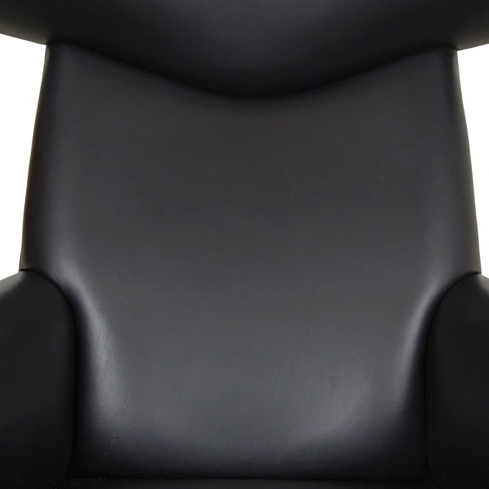 Hans J. Wegner Ox Chair Patinierter Loungesessel aus schwarzem Anilinleder im Zustand „Relativ gut“ im Angebot in Herlev, 84