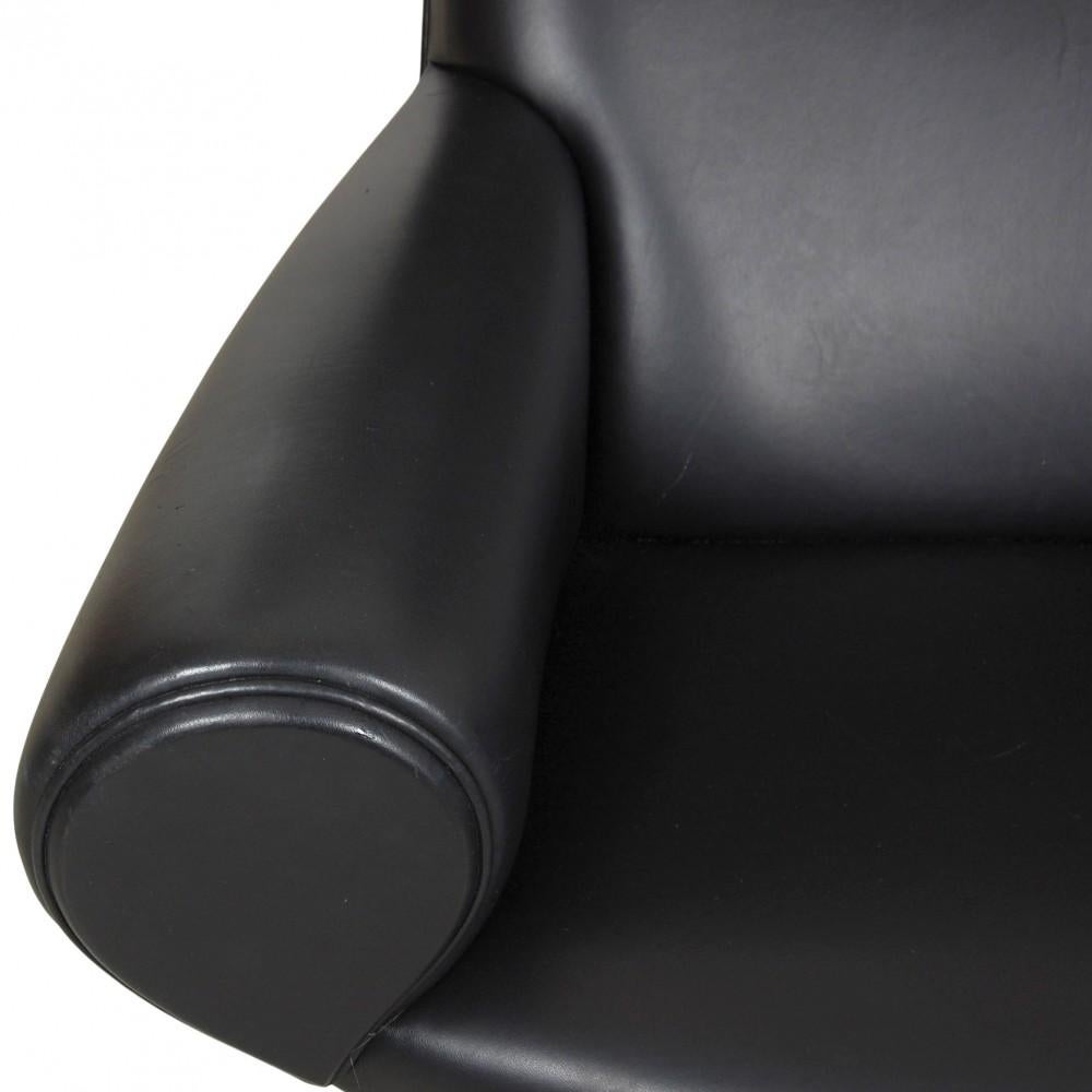 Hans J. Wegner Ox Chair Patinierter Loungesessel aus schwarzem Anilinleder (Stahl) im Angebot