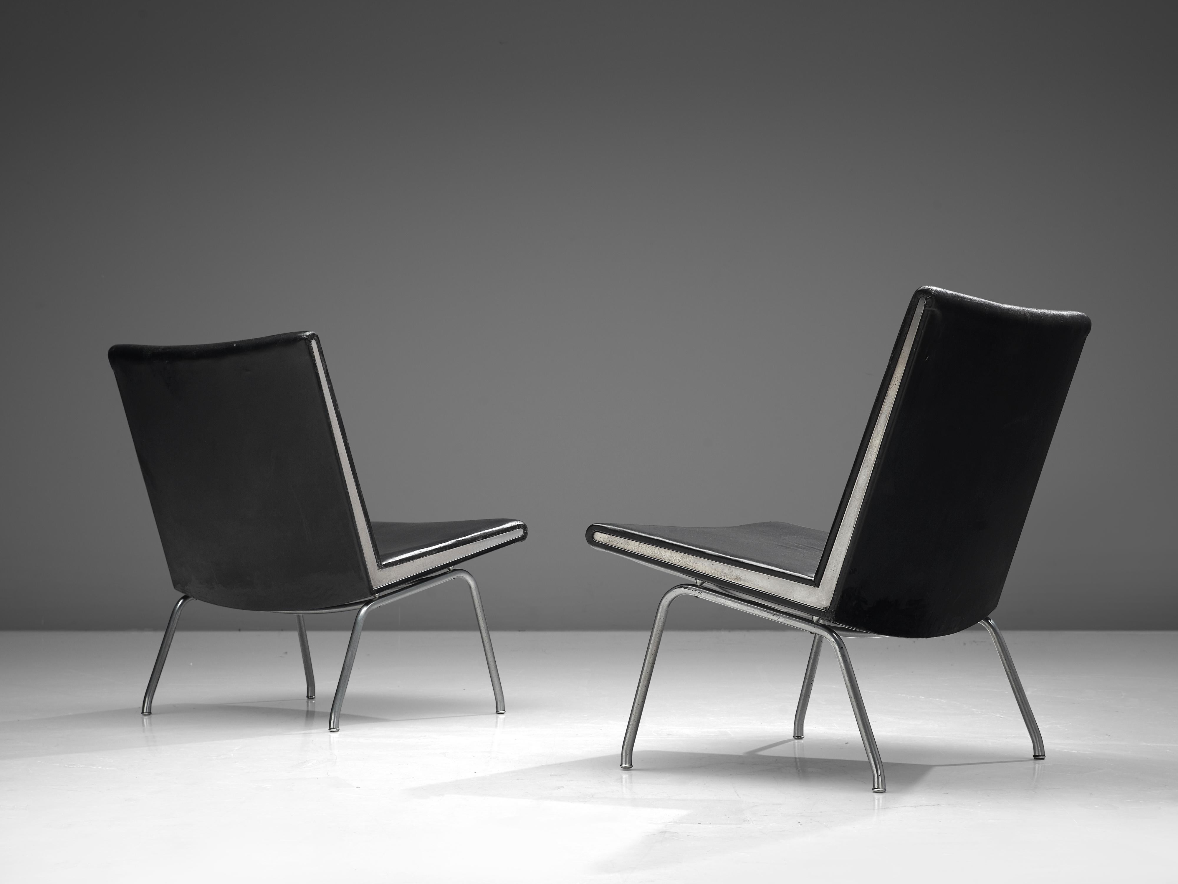 Hans J. Wegner, pair of 'Airport' lounge chairs, leather, steel, Denmark, 1958.

This pair of Airport chairs are created by Hans Wegner in 1958. Although, not specifically designed for airports, the chair thanks its name to the Copenhagen's Kastrup
