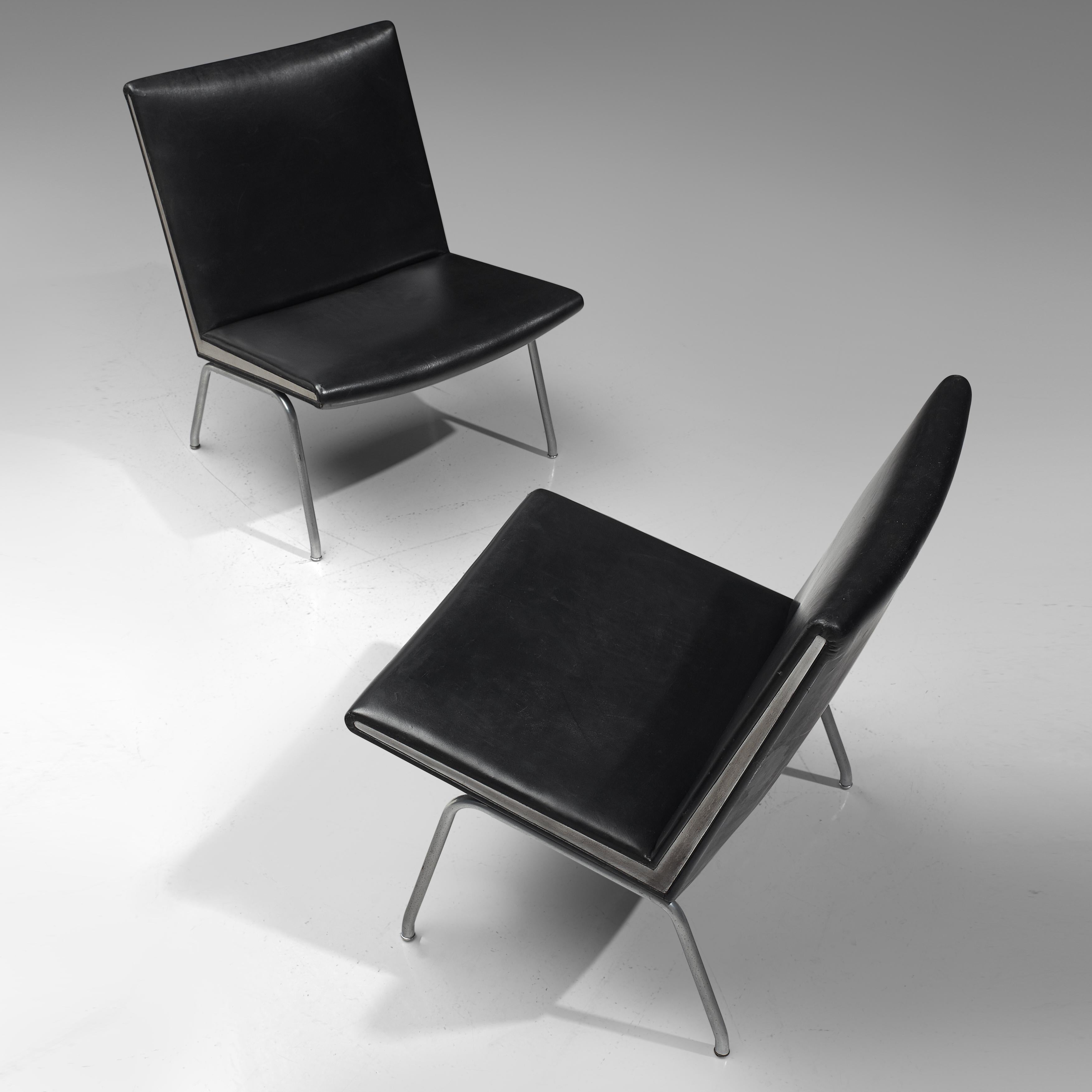 Hans J. Wegner Pair of 'Airport Slipper' Chairs in Leather and Steel 1