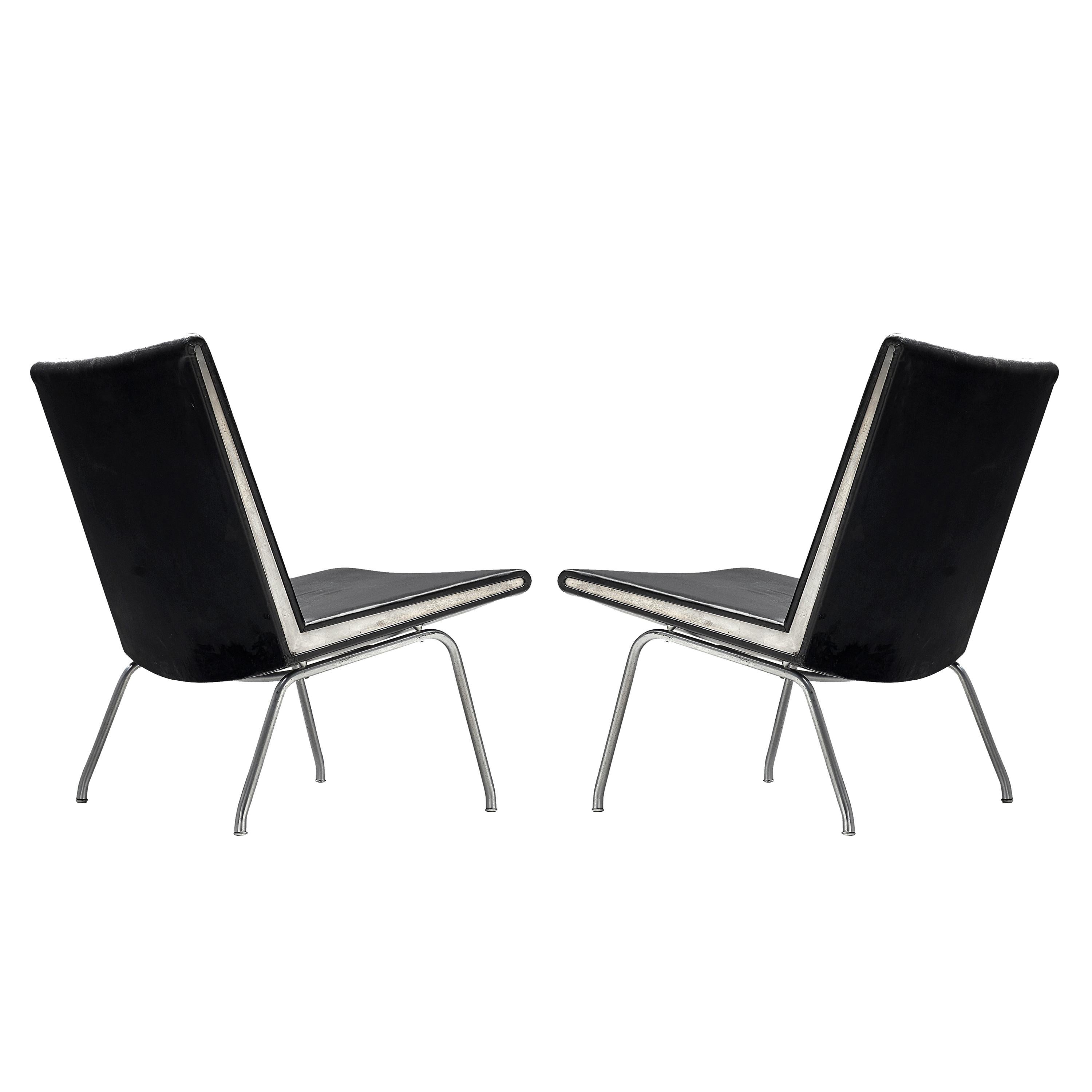 Hans J. Wegner Pair of 'Airport Slipper' Chairs in Leather and Metal 