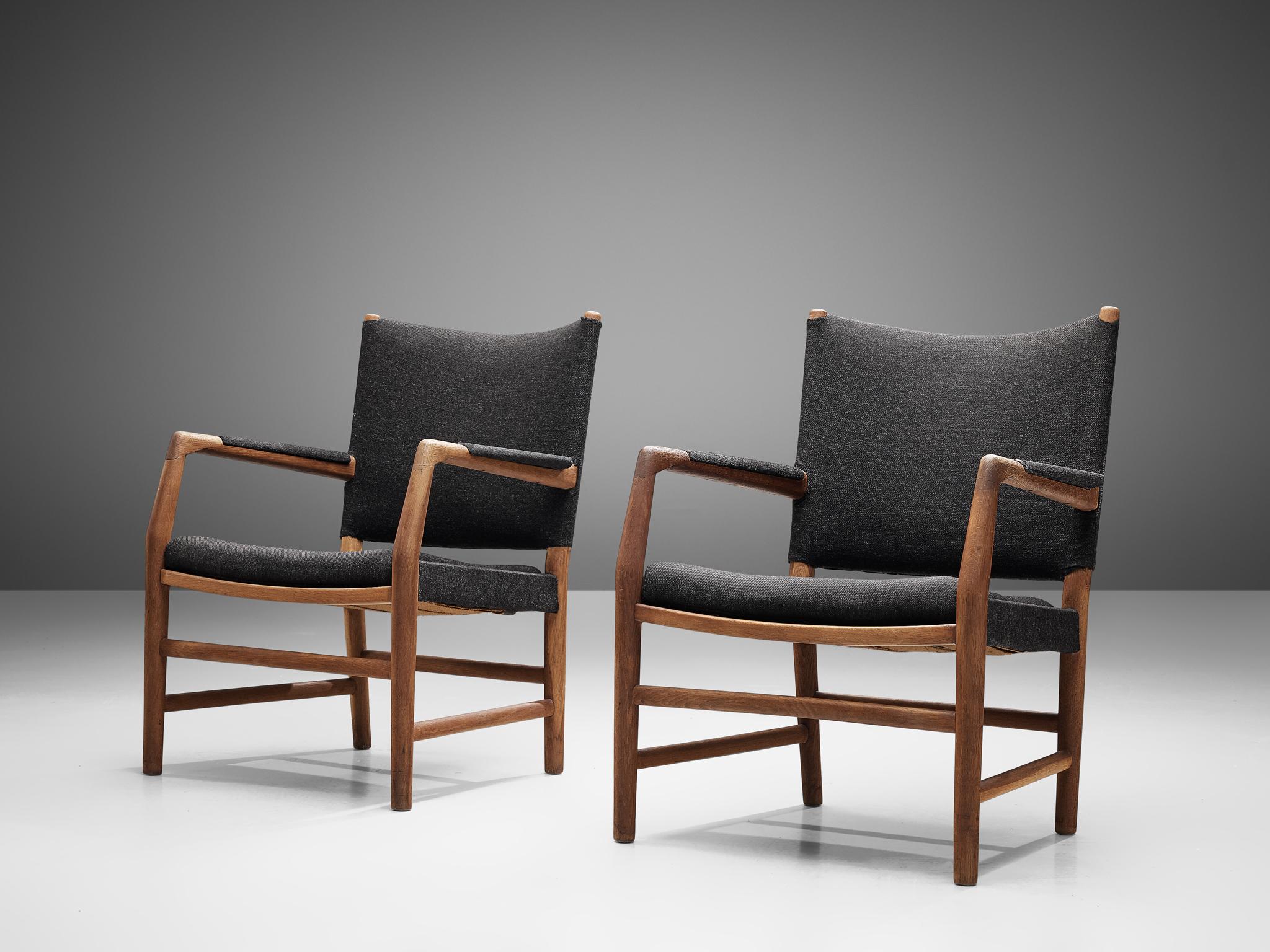 Hans J. Wegner for Plan Møbler, pair of armchairs model 'B 123', oak, fabric upholstery, Denmark, design 1942

This model 'B 123' was designed by Wegner when he worked in the Jacobsen Office. The chairs are made of oak that shows an admirable patina