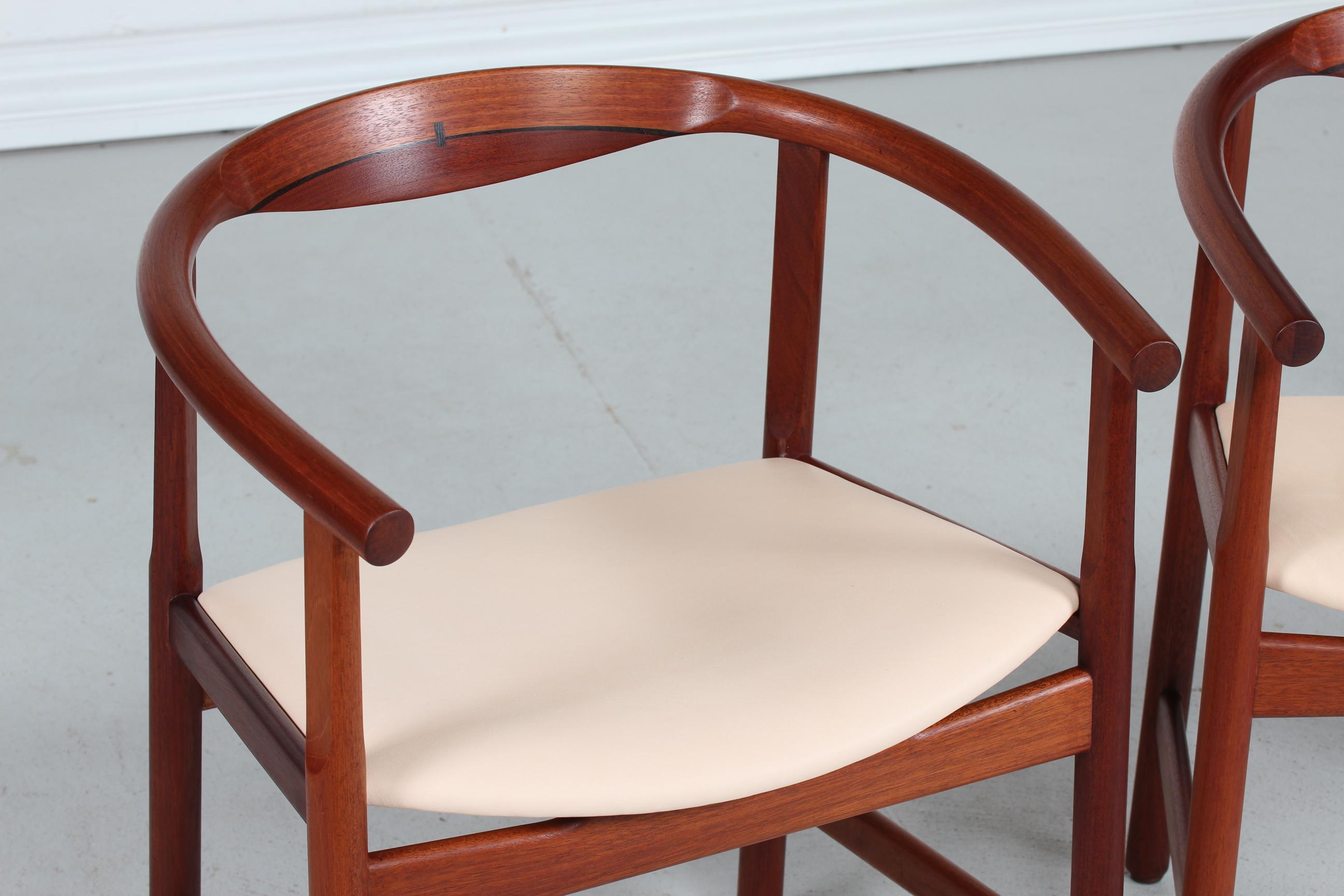 Hans J. Wegner Sesselpaar Modell PP 203 aus massivem Mahagoni von PP Møbler (Moderne der Mitte des Jahrhunderts) im Angebot