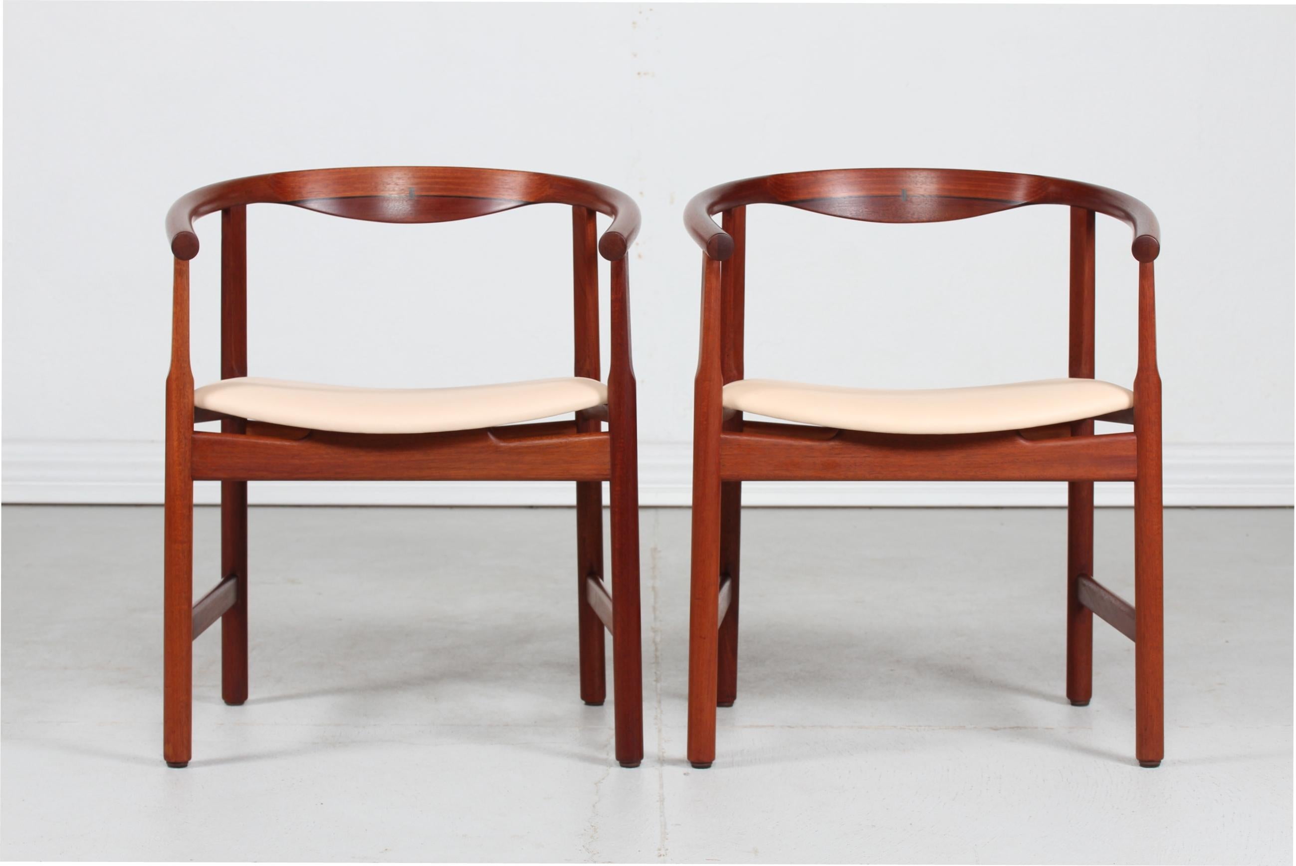 Mid-Century Modern Hans J. Wegner Pair of Armchairs Model PP 203 of Solid Mahogany by PP Møbler For Sale