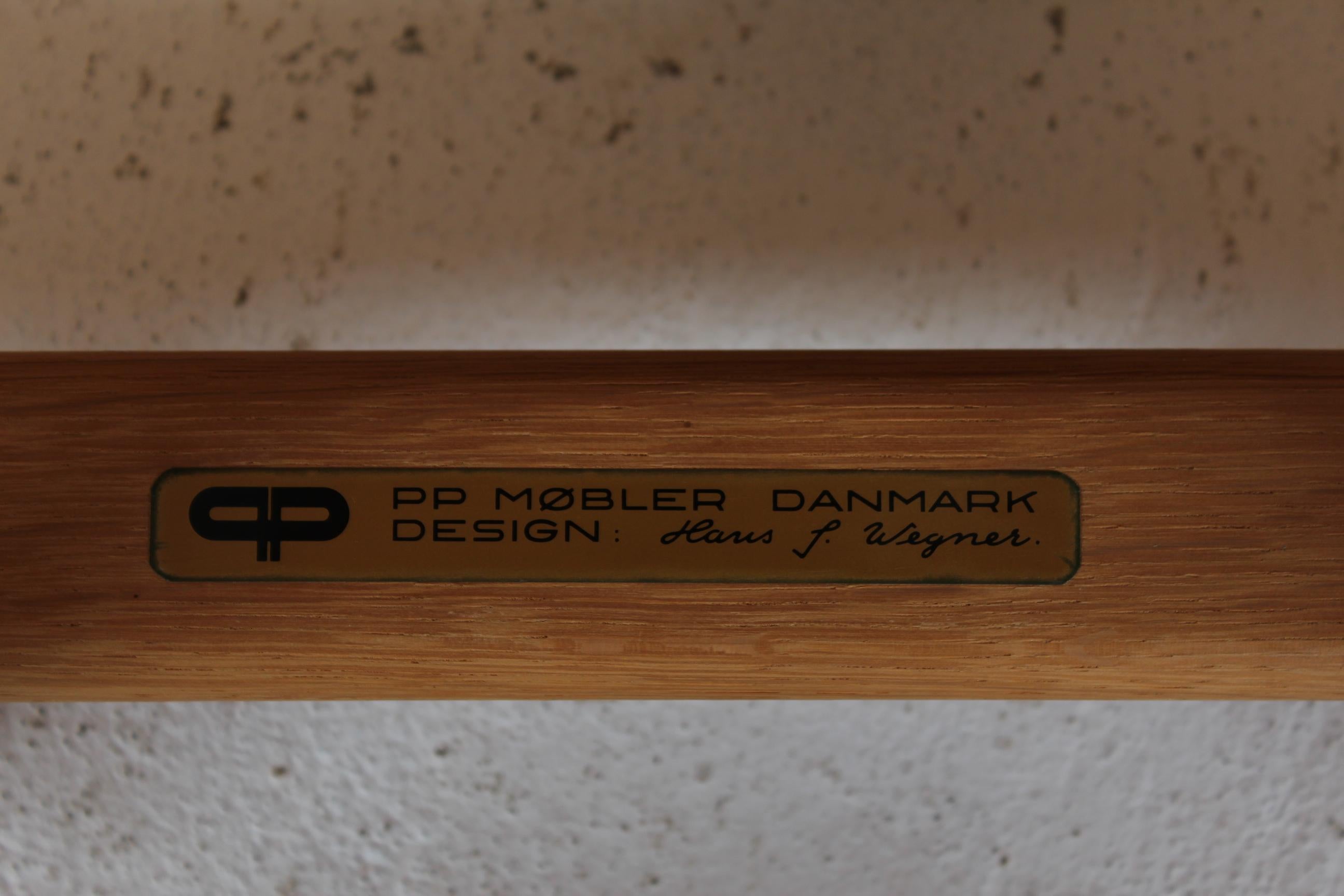 Hans J. Wegner Pareja de sillones PP 62 de roble macizo de PP Møbler en Dinamarca Década de 1990 en venta 5