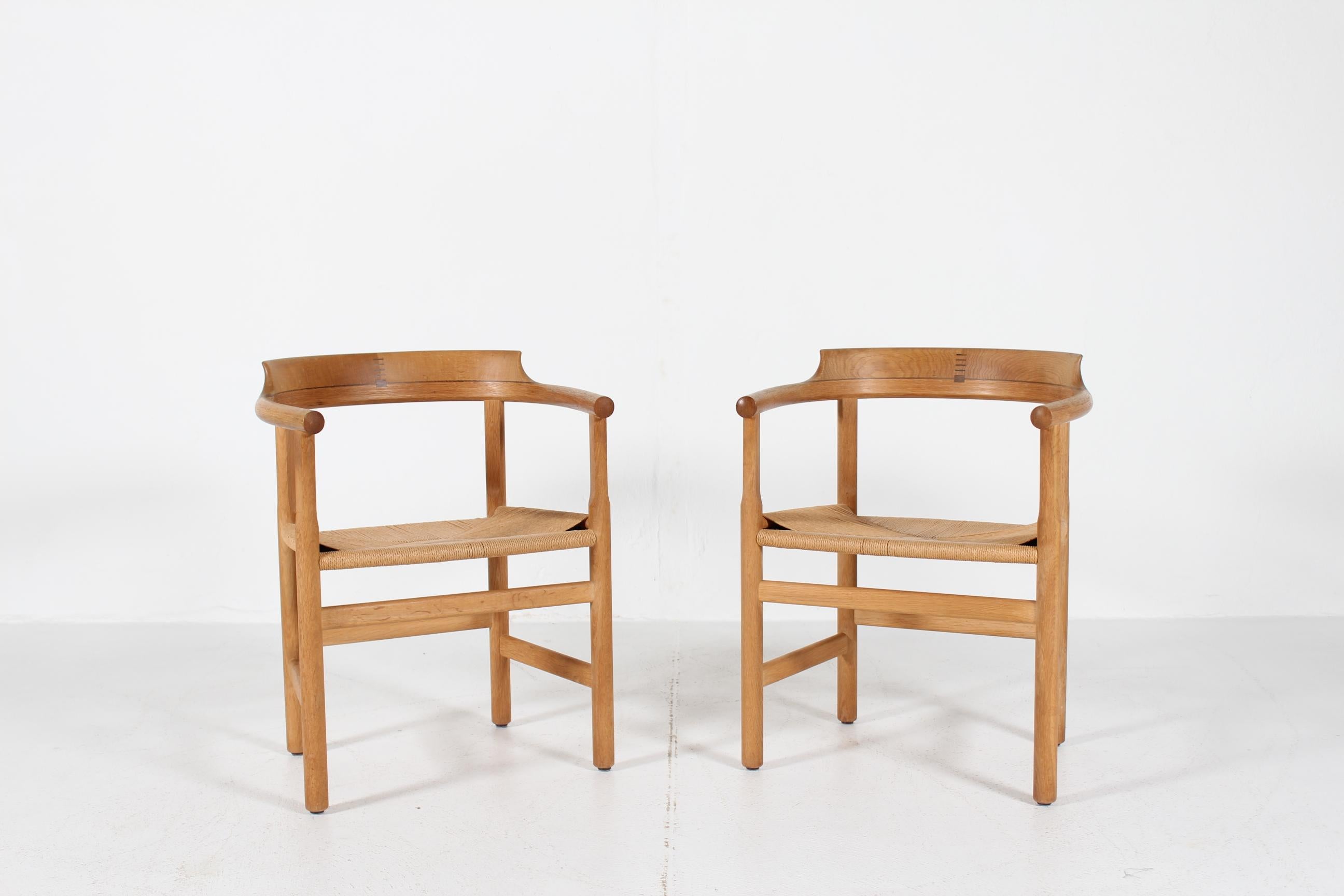 Hans J. Wegner Pareja de sillones PP 62 de roble macizo de PP Møbler en Dinamarca Década de 1990 Danés en venta