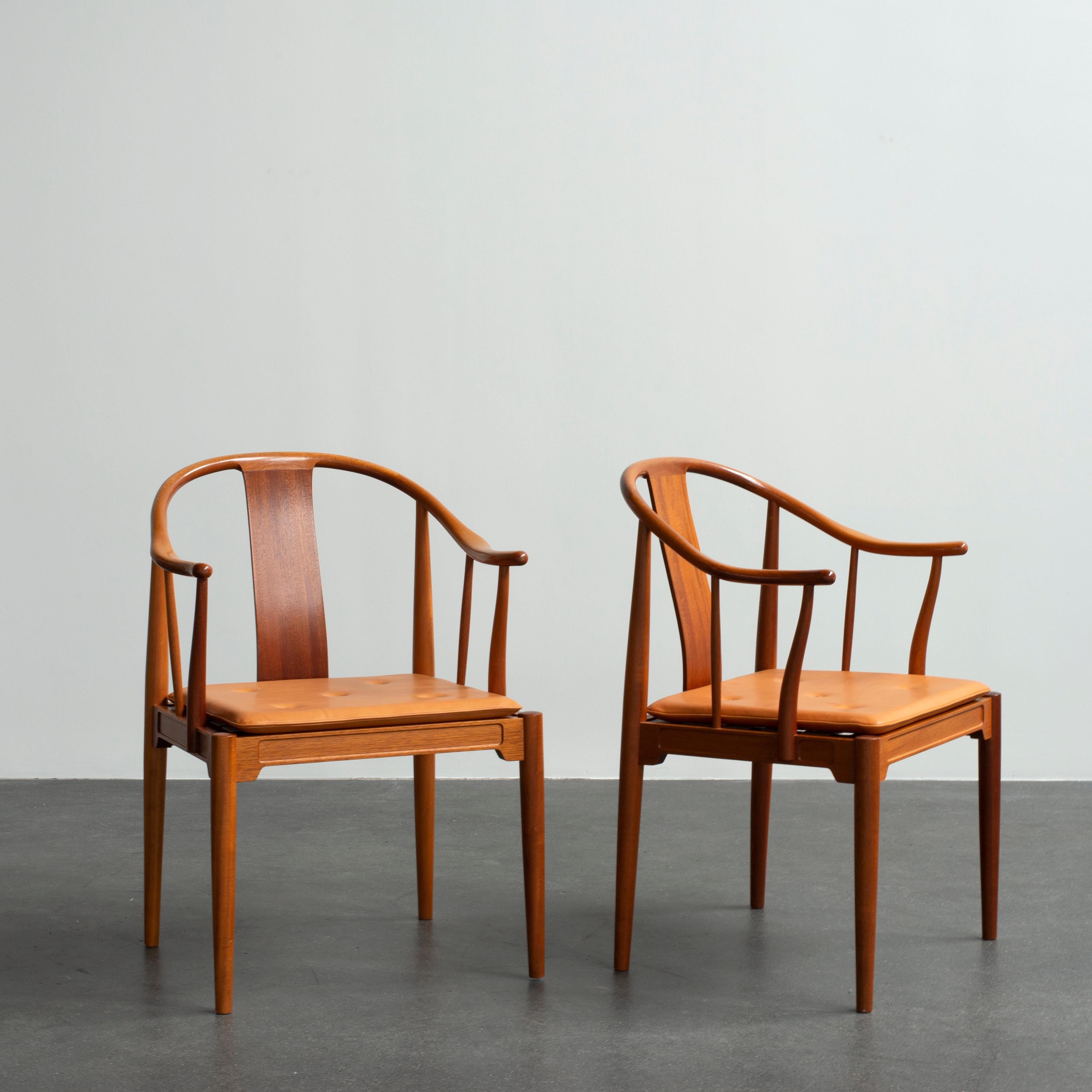 Scandinavian Modern Hans J. Wegner Pair of Chinese Chairs in Mahogany for Fritz Hansen