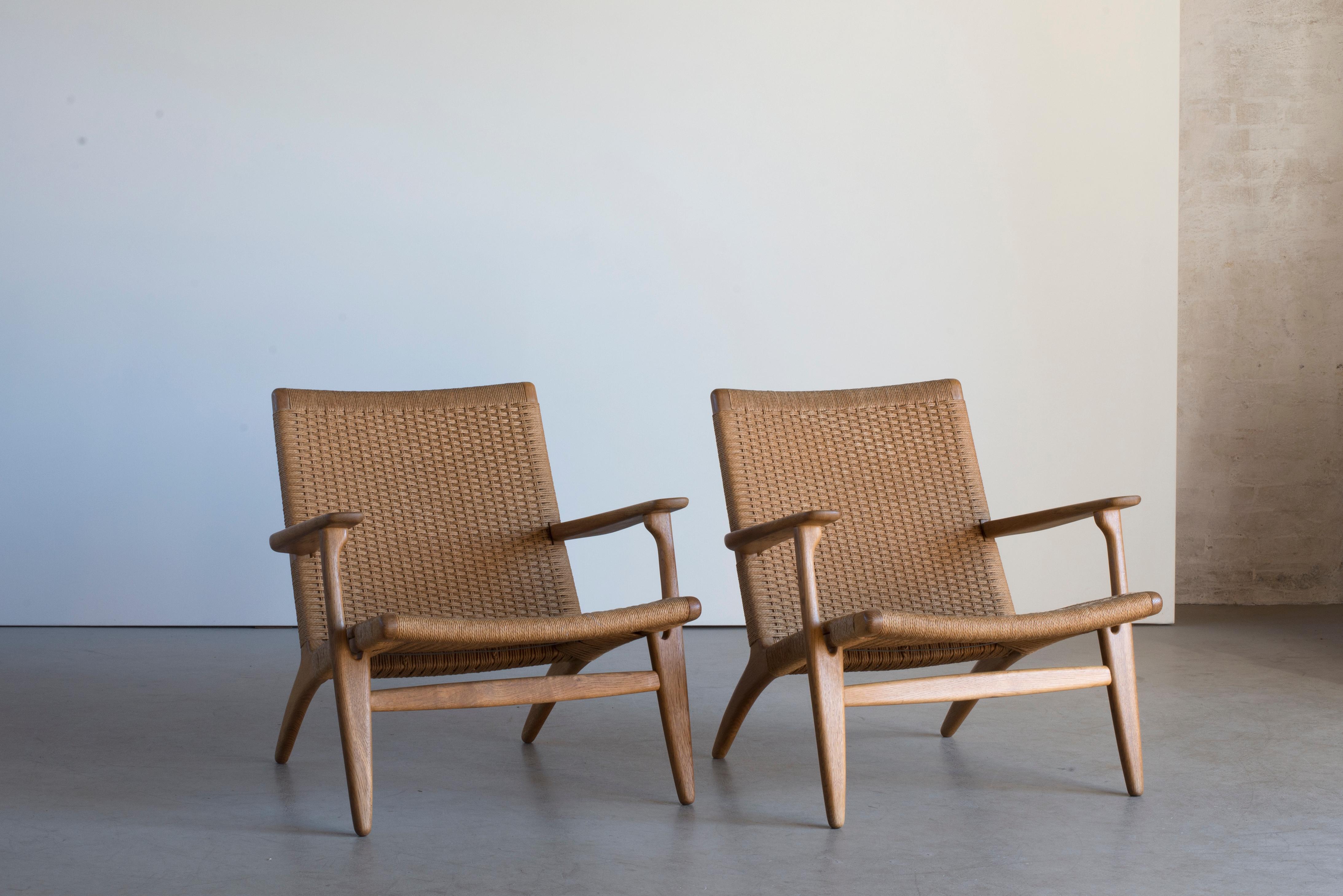 Hans J. Wegner pair of easy chairs with oak frames. Seat and back with woven paper cord. Executed by Carl Hansen & Søn.

Burnmarked by Carl Hansen & Søn.