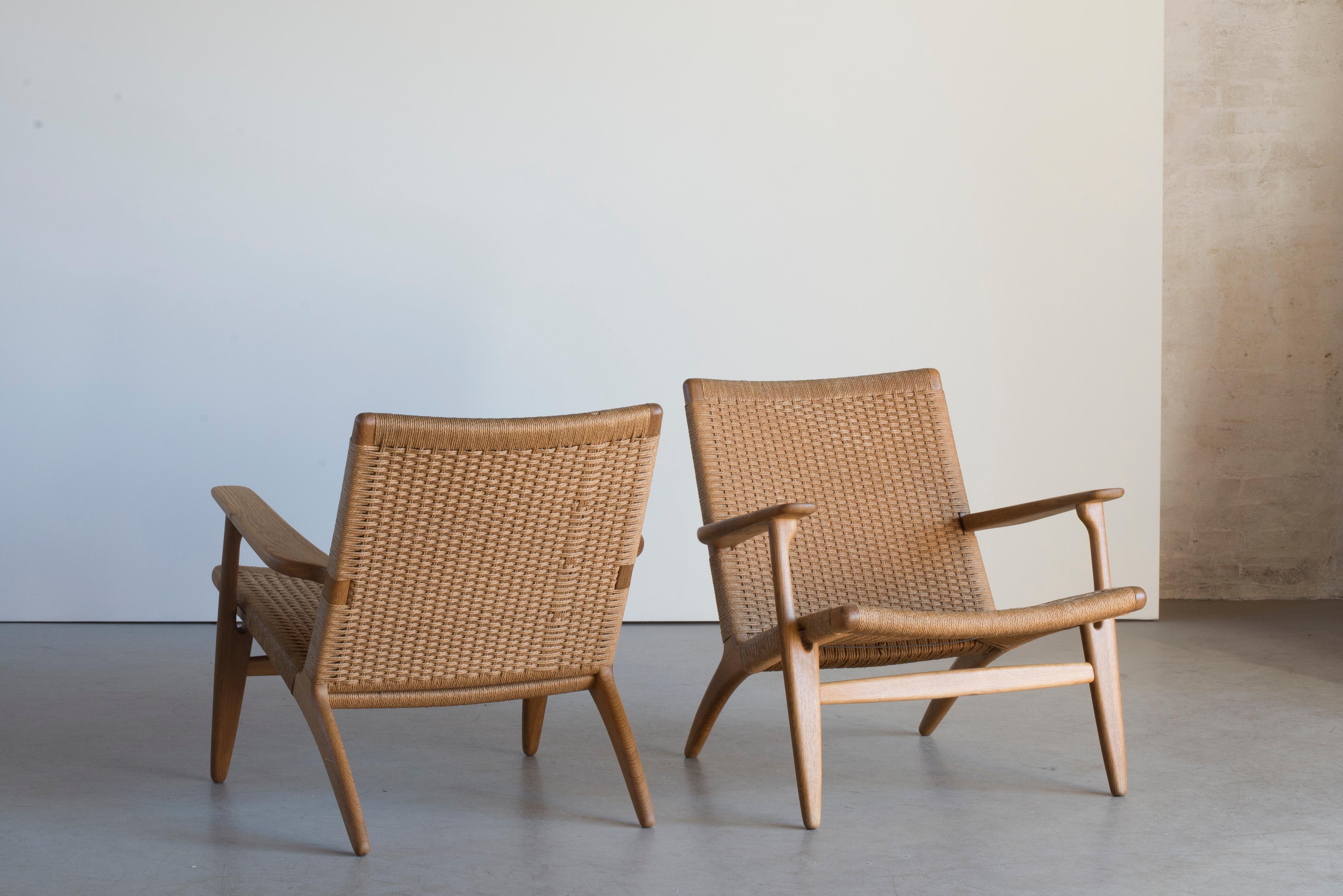 Scandinavian Modern Hans J. Wegner Pair of Easy Chairs “CH 25” for Carl Hansen