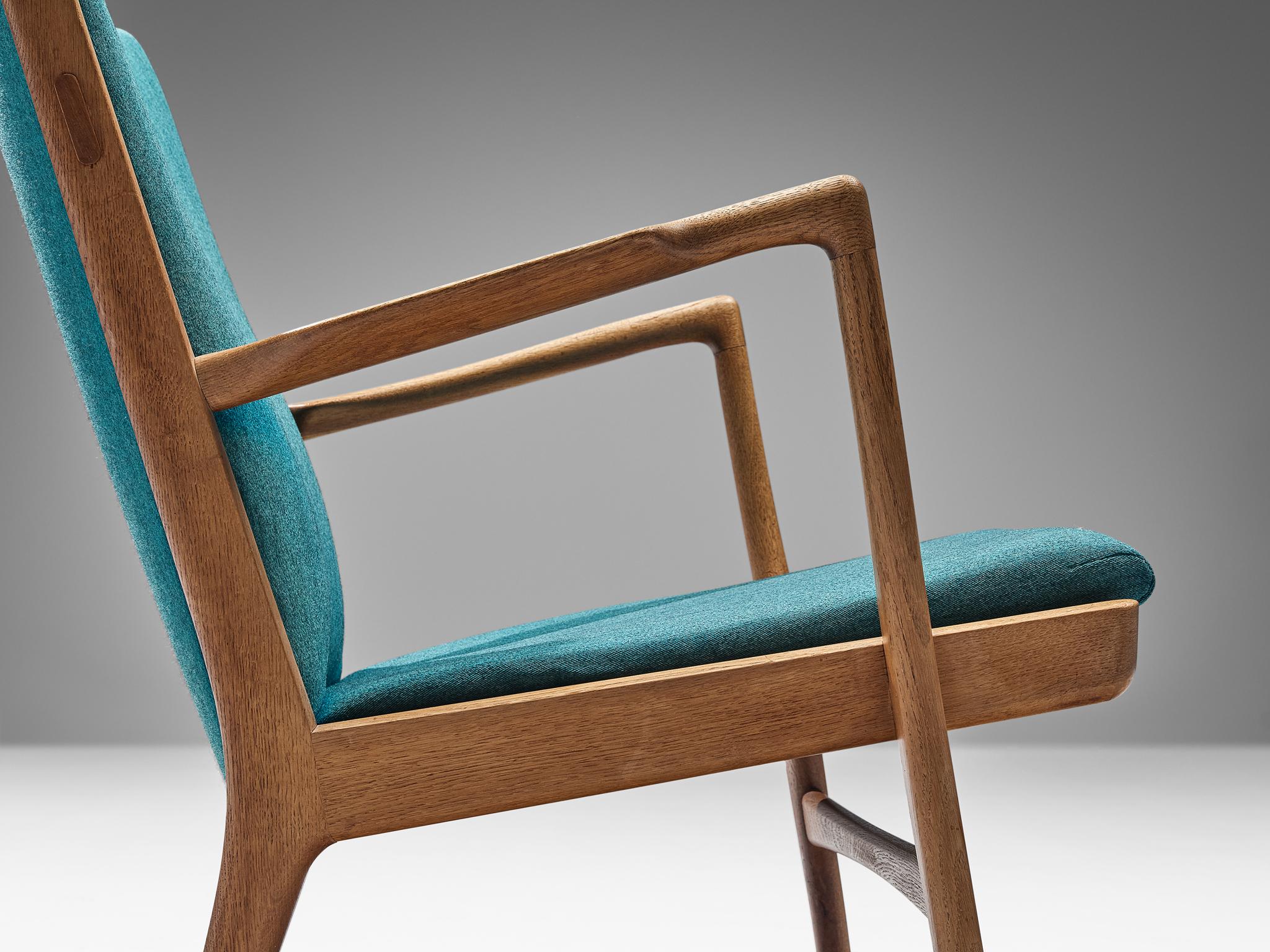 Paire de fauteuils Hans J. Wegner en tissu bleu et chêne en vente 3