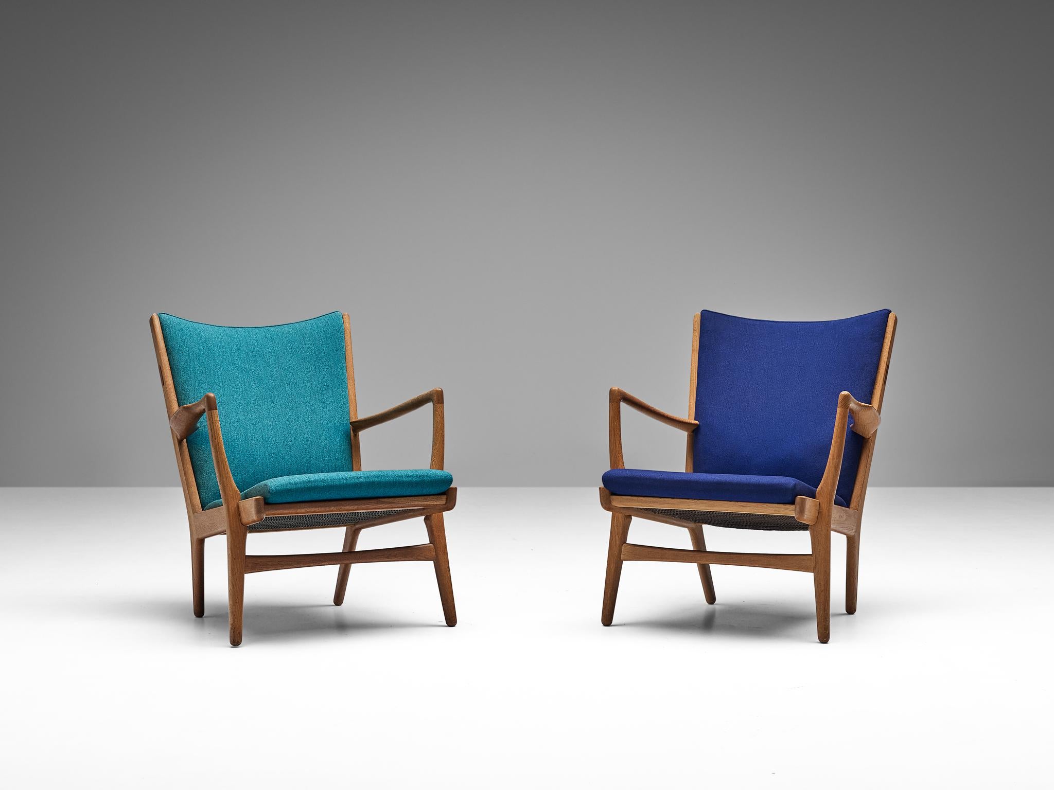 Hans J. Wegner Pair of Easy Chairs in Blue Upholstery and Oak For Sale 3