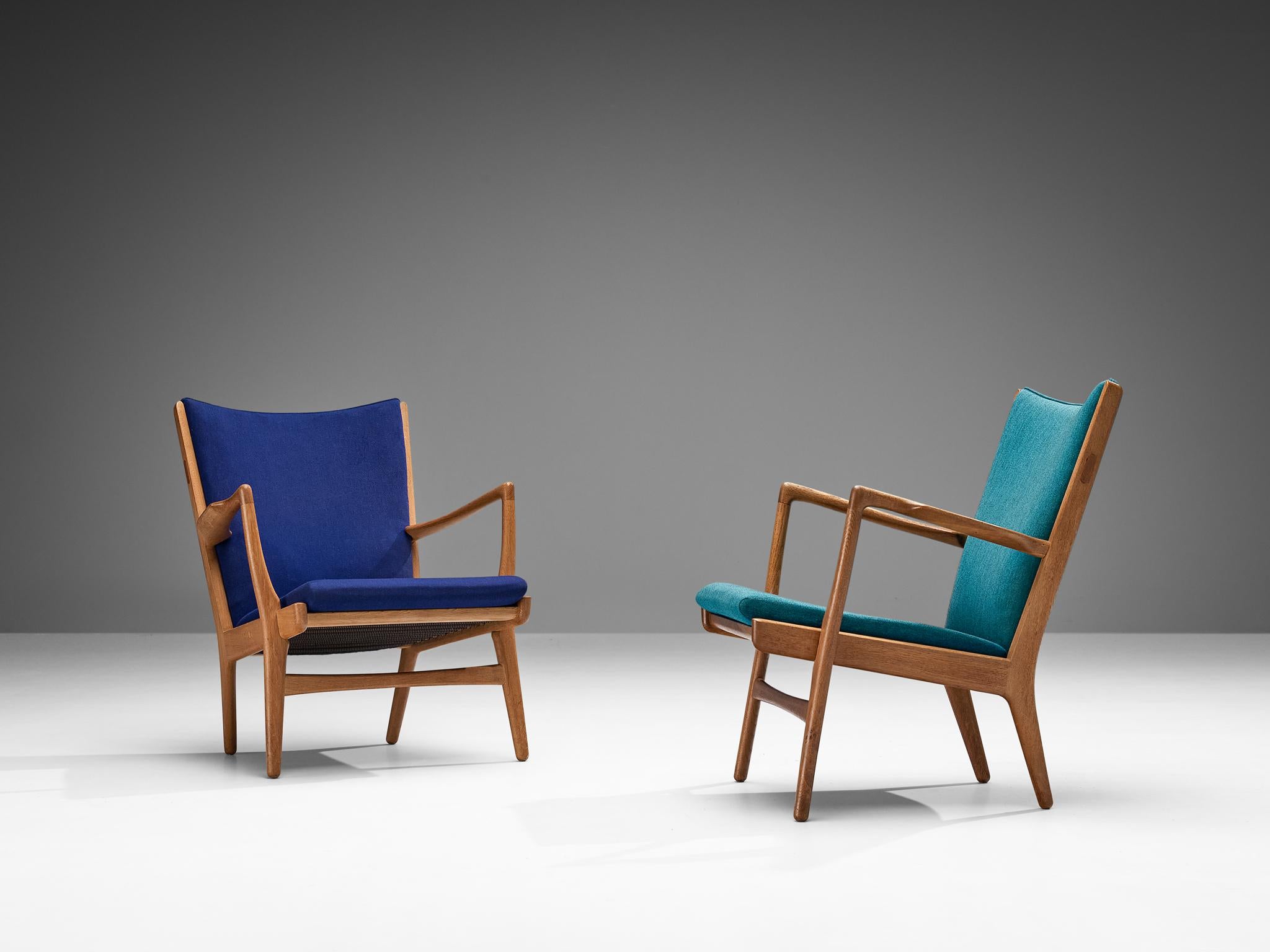 Hans J. Wegner pour AP Stolen, paire de chaises longues, modèle 'AP-16', tissu, chêne, Danemark, 1951.

Paire de fauteuils avec structure en chêne conçus par le maître danois Hans J. Wegner. Ce modèle est produit par AP Stolen en petit nombre et