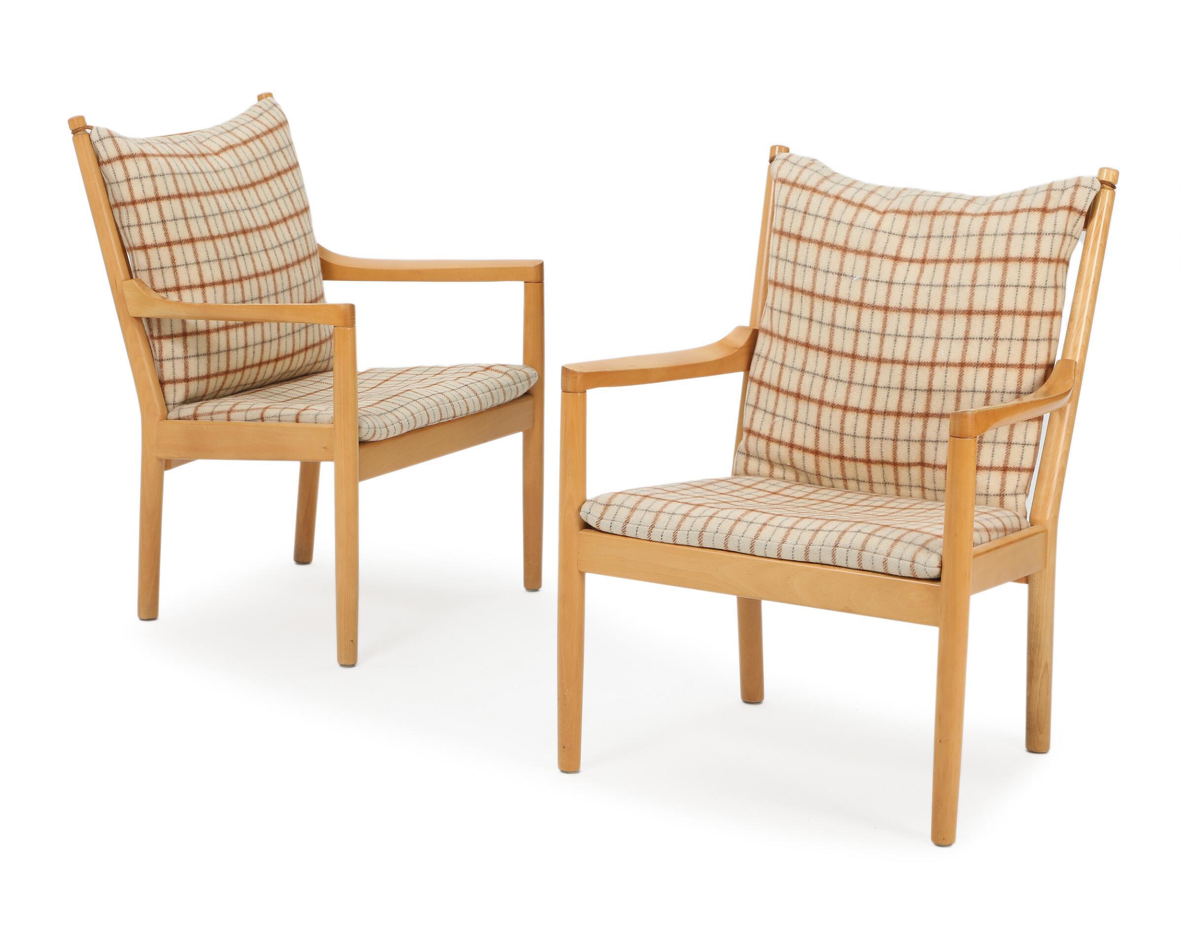 Mid-Century Modern Hans J. Wegner : Paire de fauteuils FH 1788  en vente