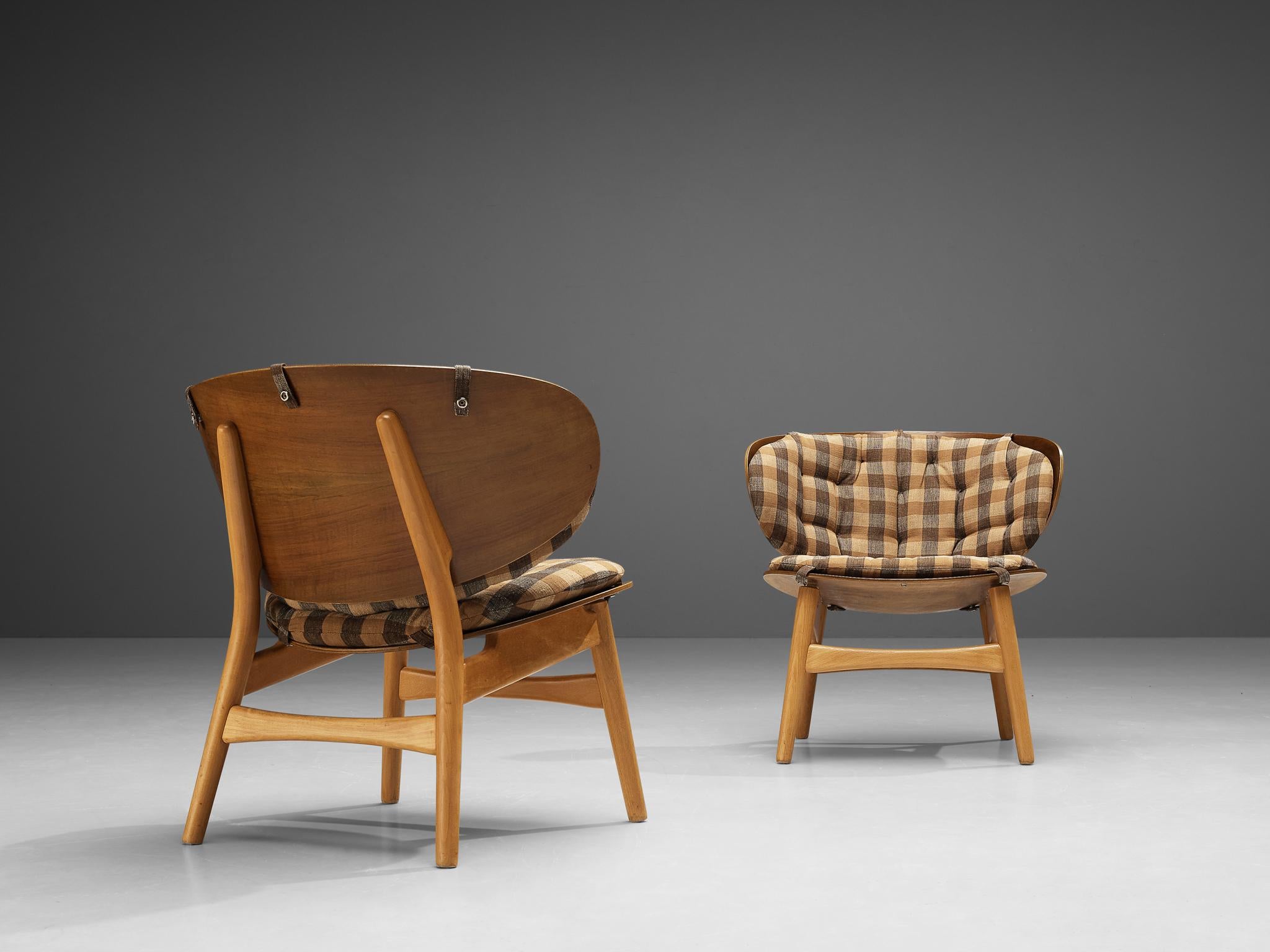 Hans J. Wegner Pair of Lounge Chairs in Walnut  6