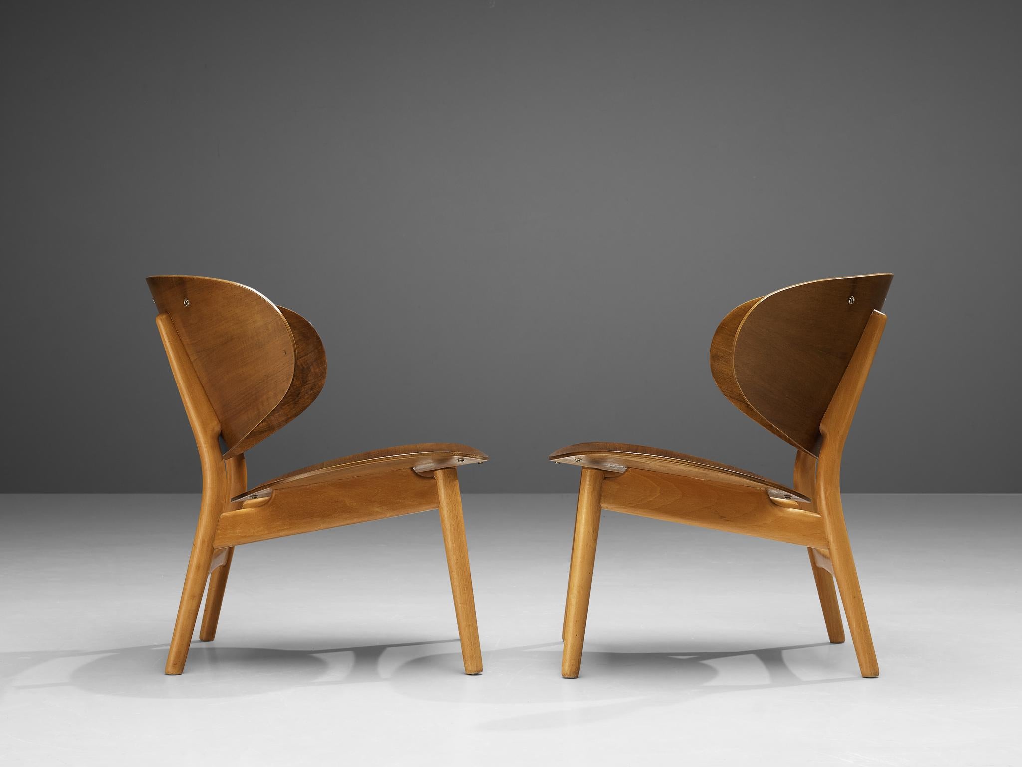 Hans J. Wegner Pair of Lounge Chairs in Walnut 1