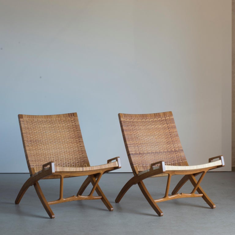 Hans J. Wegner Pair of Folding Chairs for Johannes Hansen In Good Condition For Sale In Copenhagen, DK