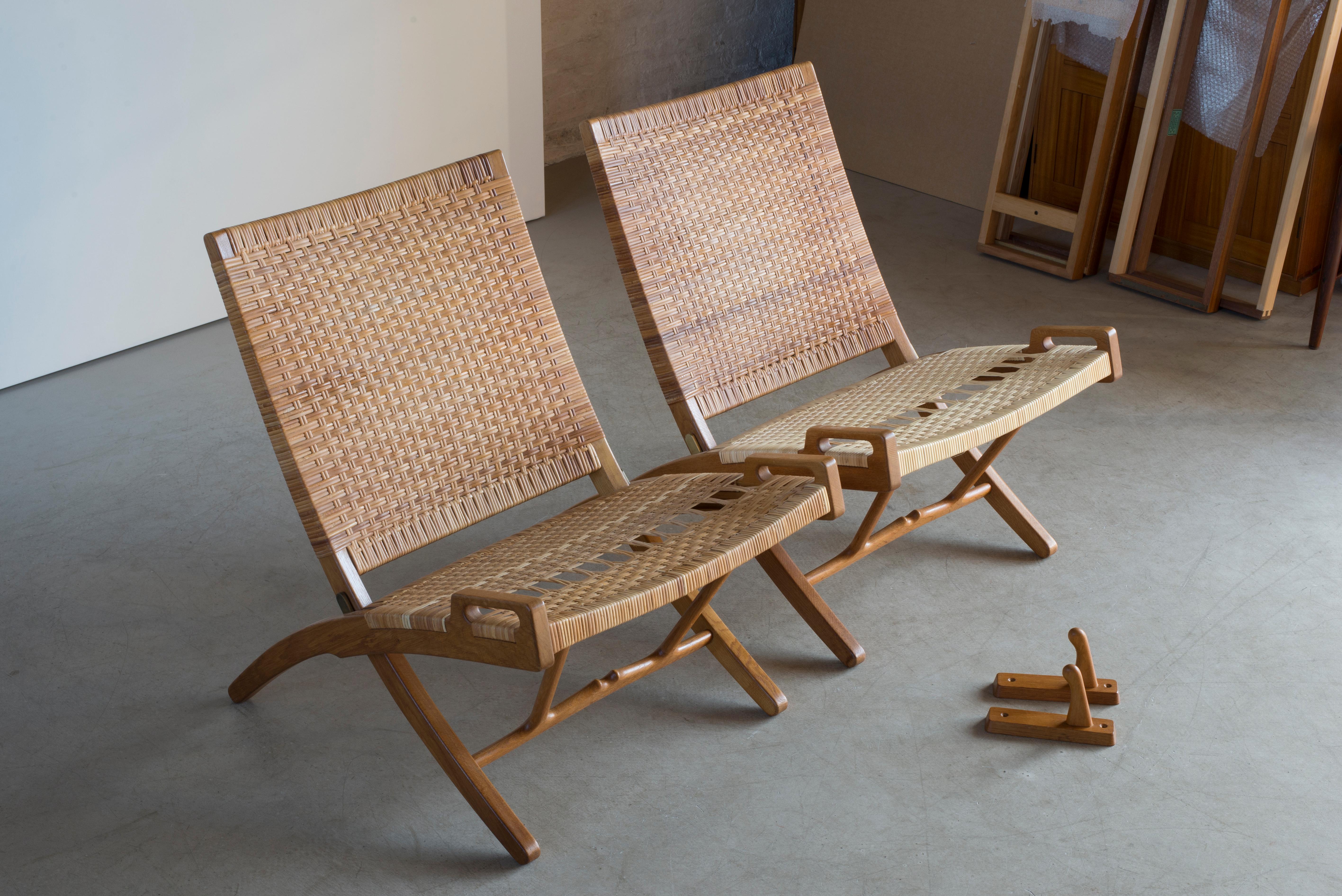 20ième siècle Paire de chaises pliantes de Hans J. Wegner pour Johannes Hansen en vente