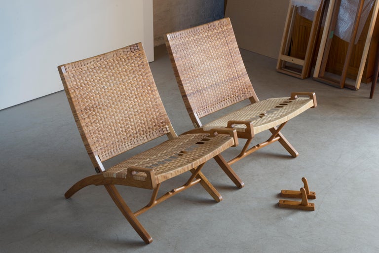 20th Century Hans J. Wegner Pair of Folding Chairs for Johannes Hansen For Sale