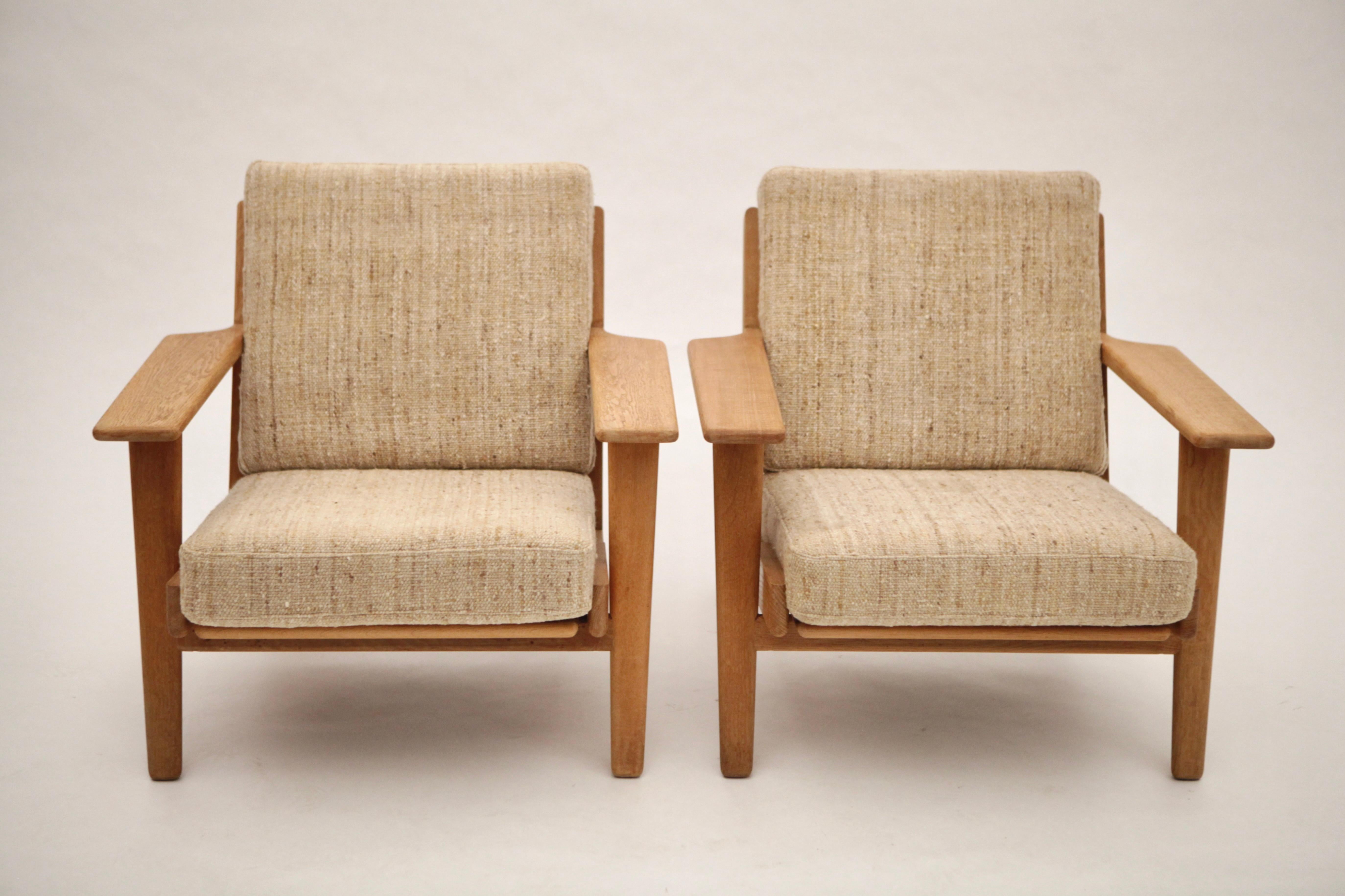 Hans J. Wegner, Pair of GE-290 Oak Lounge Chairs, Denmark, 1960s 5