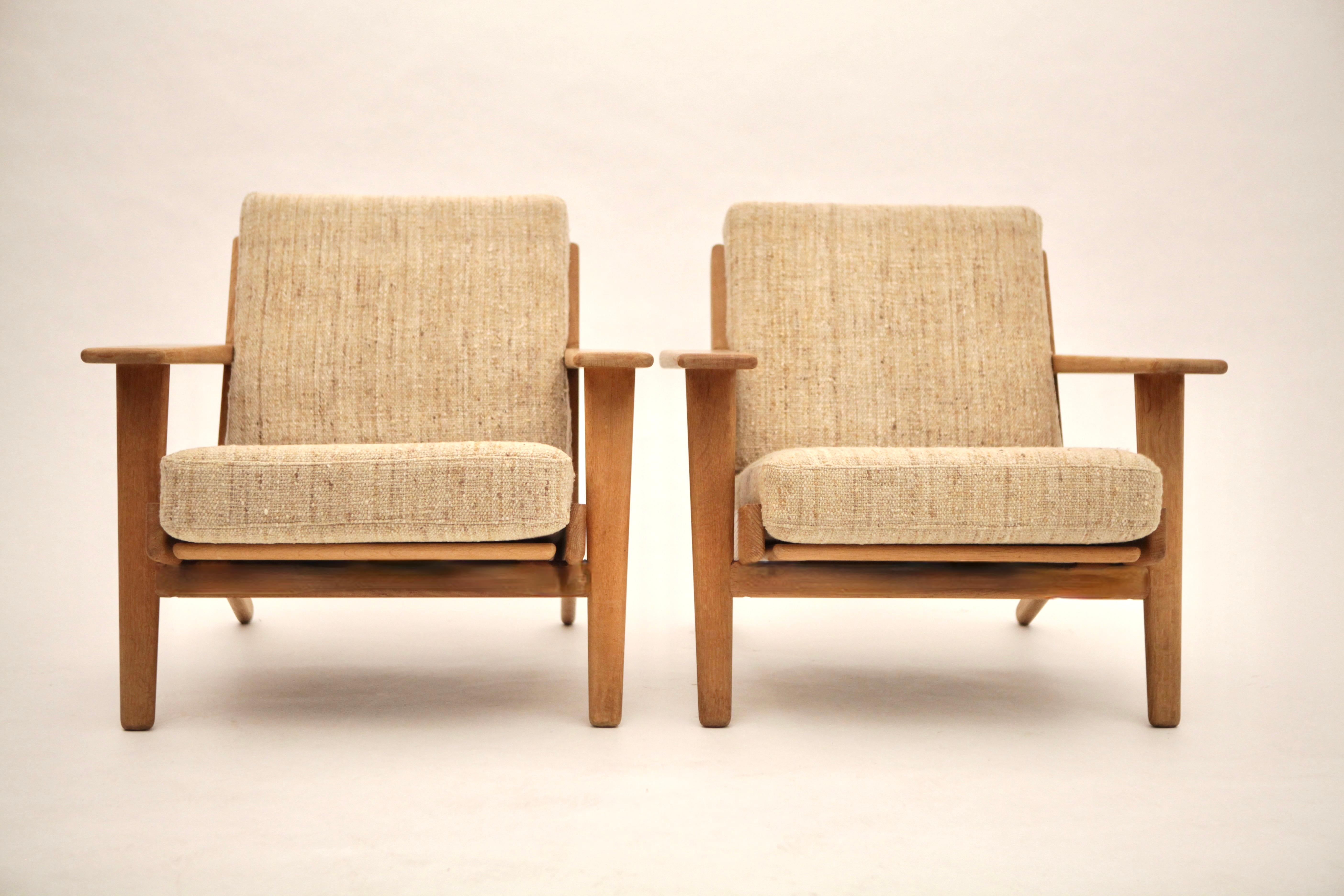 Hans J. Wegner, Pair of GE-290 Oak Lounge Chairs, Denmark, 1960s 6