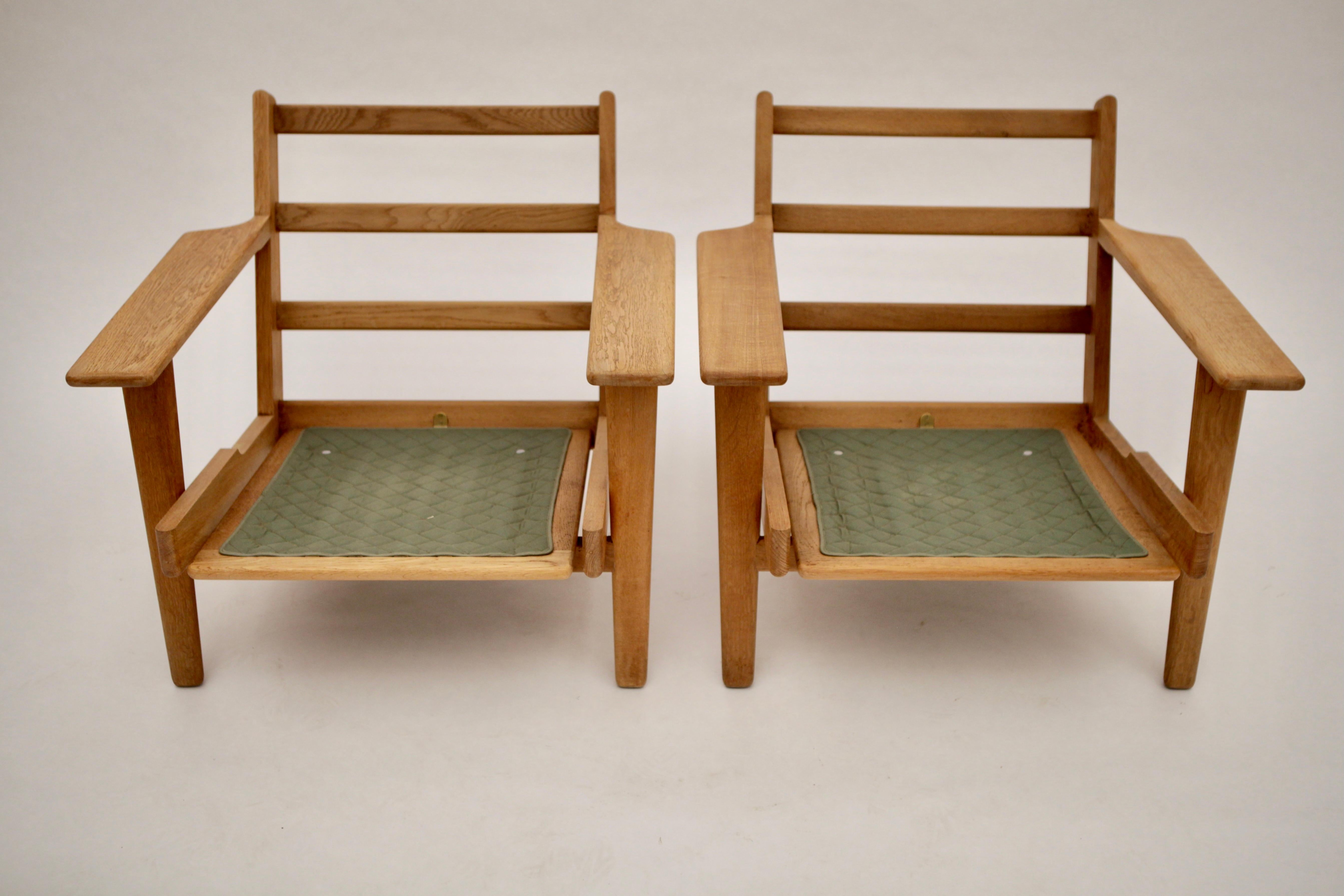 Hans J. Wegner, Pair of GE-290 Oak Lounge Chairs, Denmark, 1960s 8