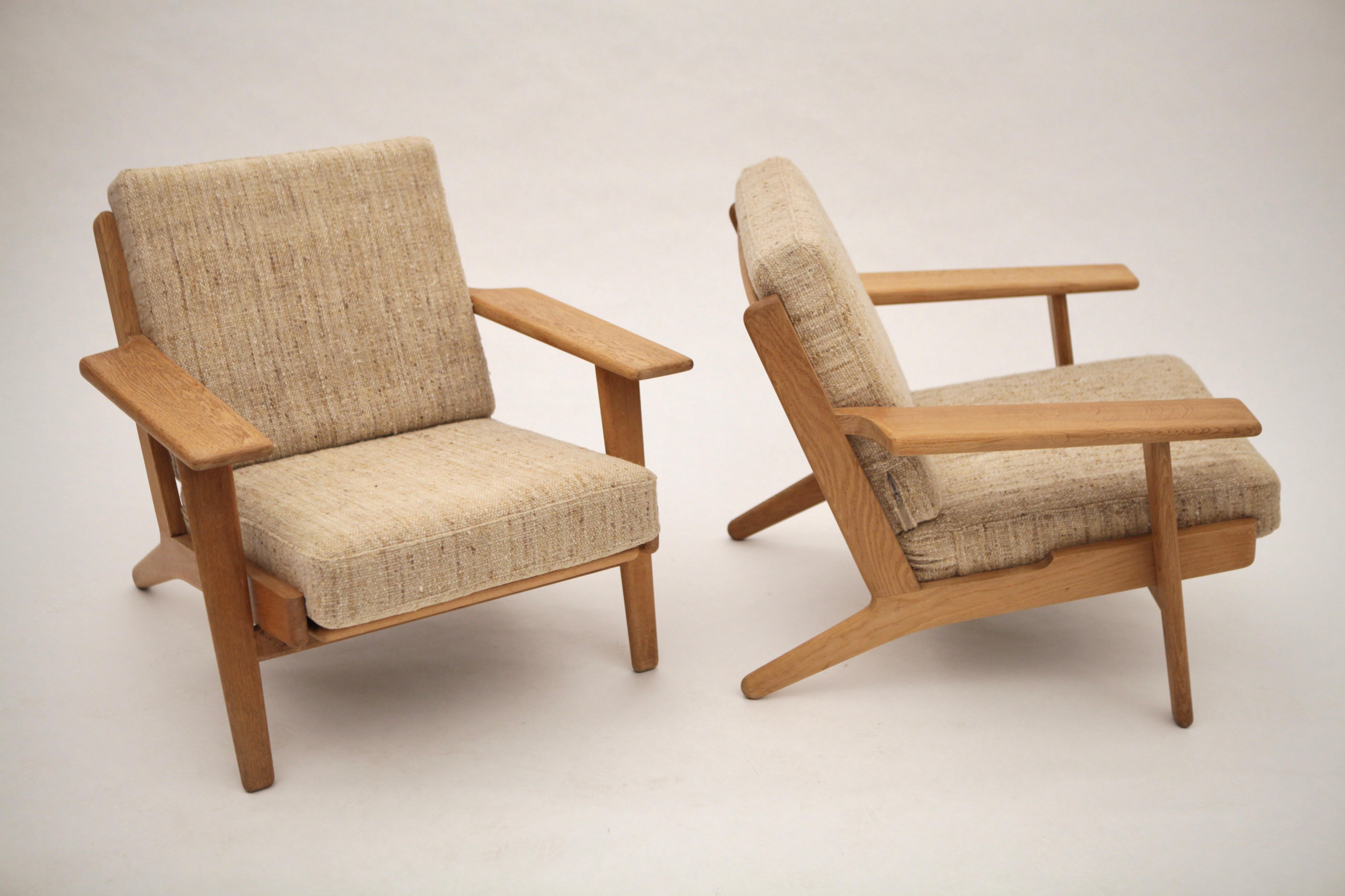 Scandinavian Modern Hans J. Wegner, Pair of GE-290 Oak Lounge Chairs, Denmark, 1960s