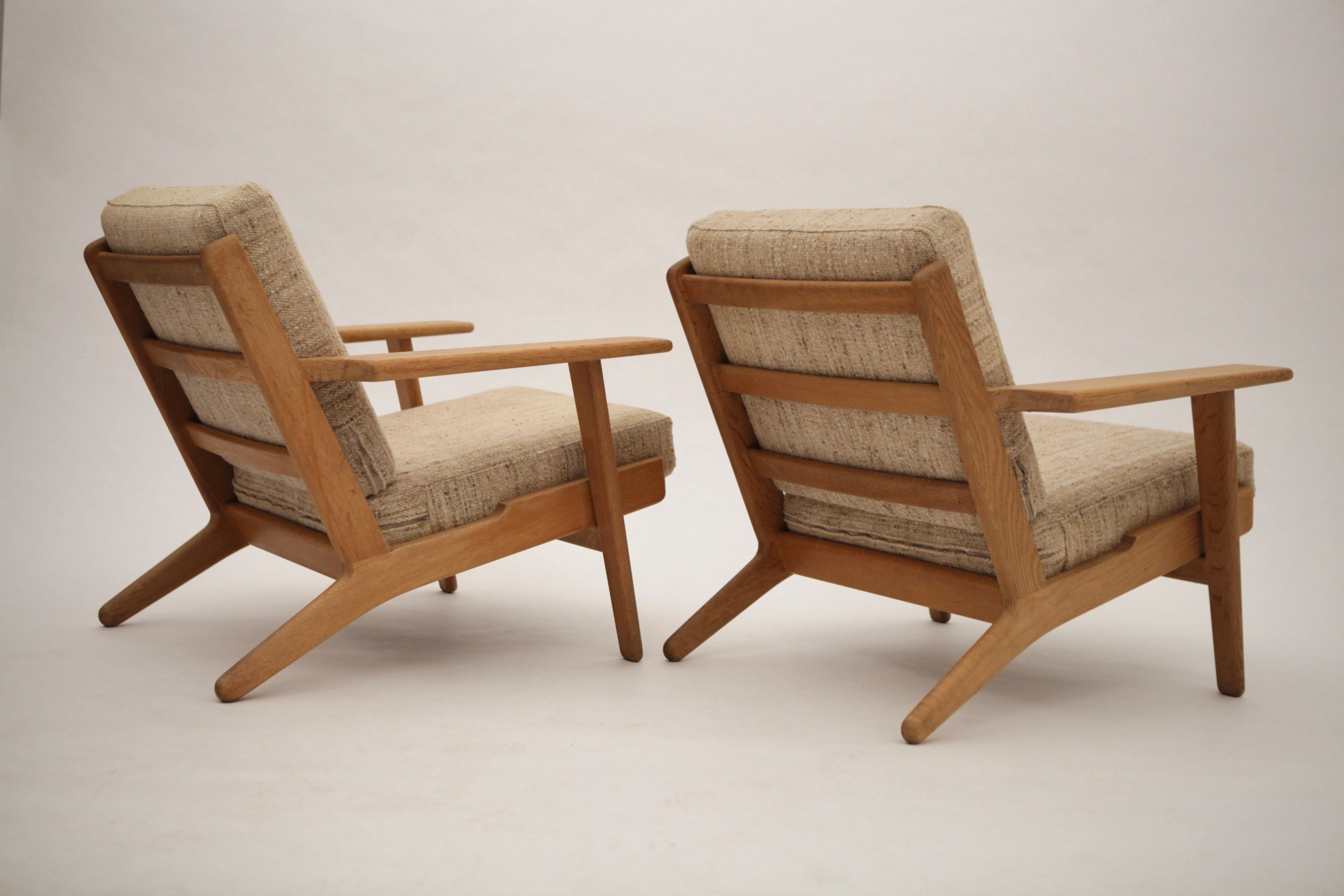 Mid-20th Century Hans J. Wegner, Pair of GE-290 Oak Lounge Chairs, Denmark, 1960s