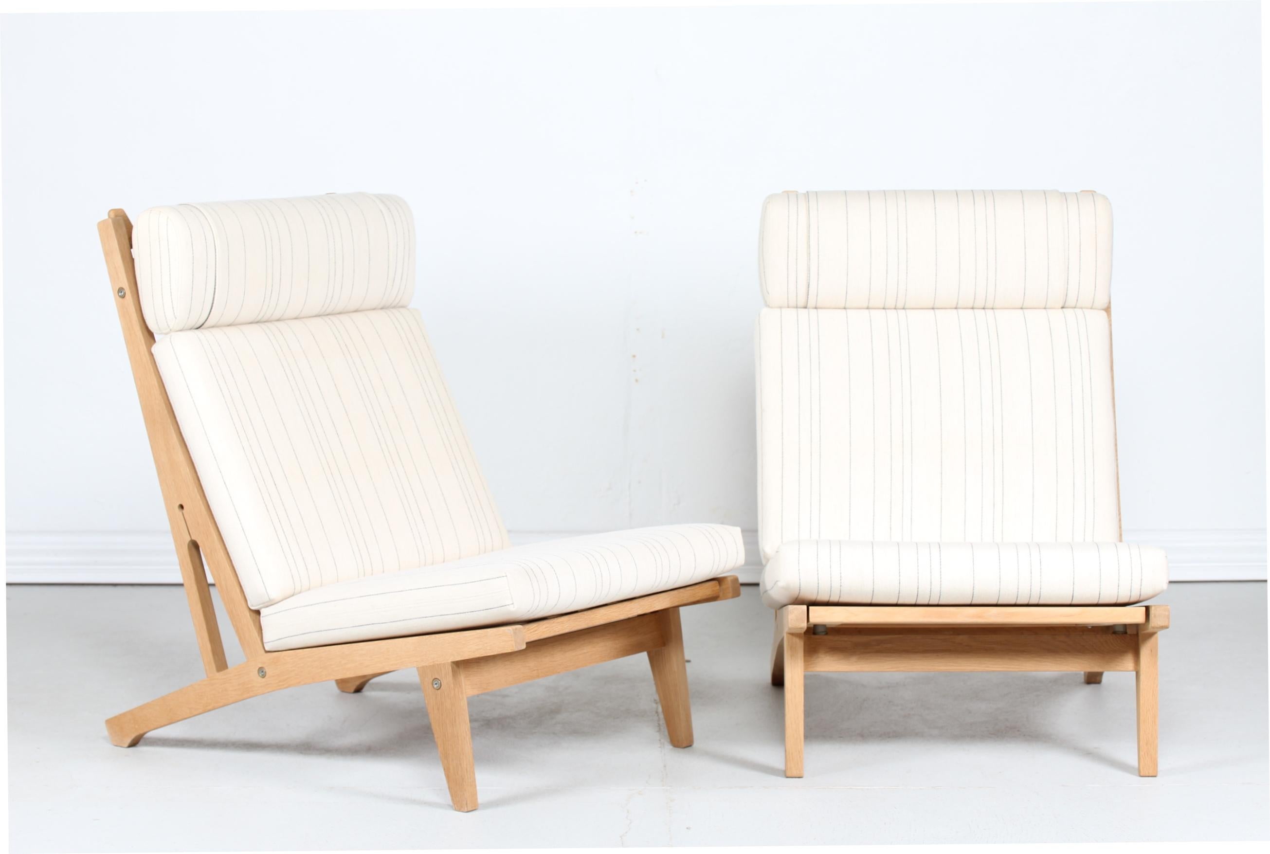 Pair of high lounge chairs model GE 375 by danish designer Hans J. Wegner in 1969
They are manufactored in the 1970s of genuine oak with soap treatment and has got almost new wool seat cover and foam inside.
The chairs remain in very good