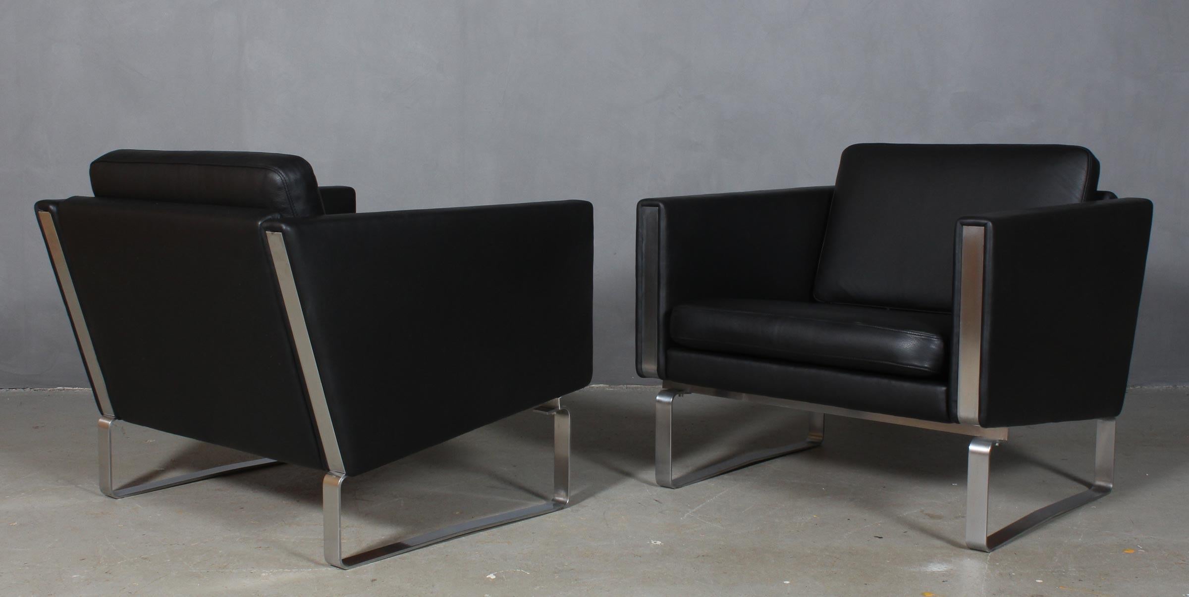 Hans J. Wegner Pair of Lounge Chairs, Model JH-101 In Excellent Condition In Esbjerg, DK