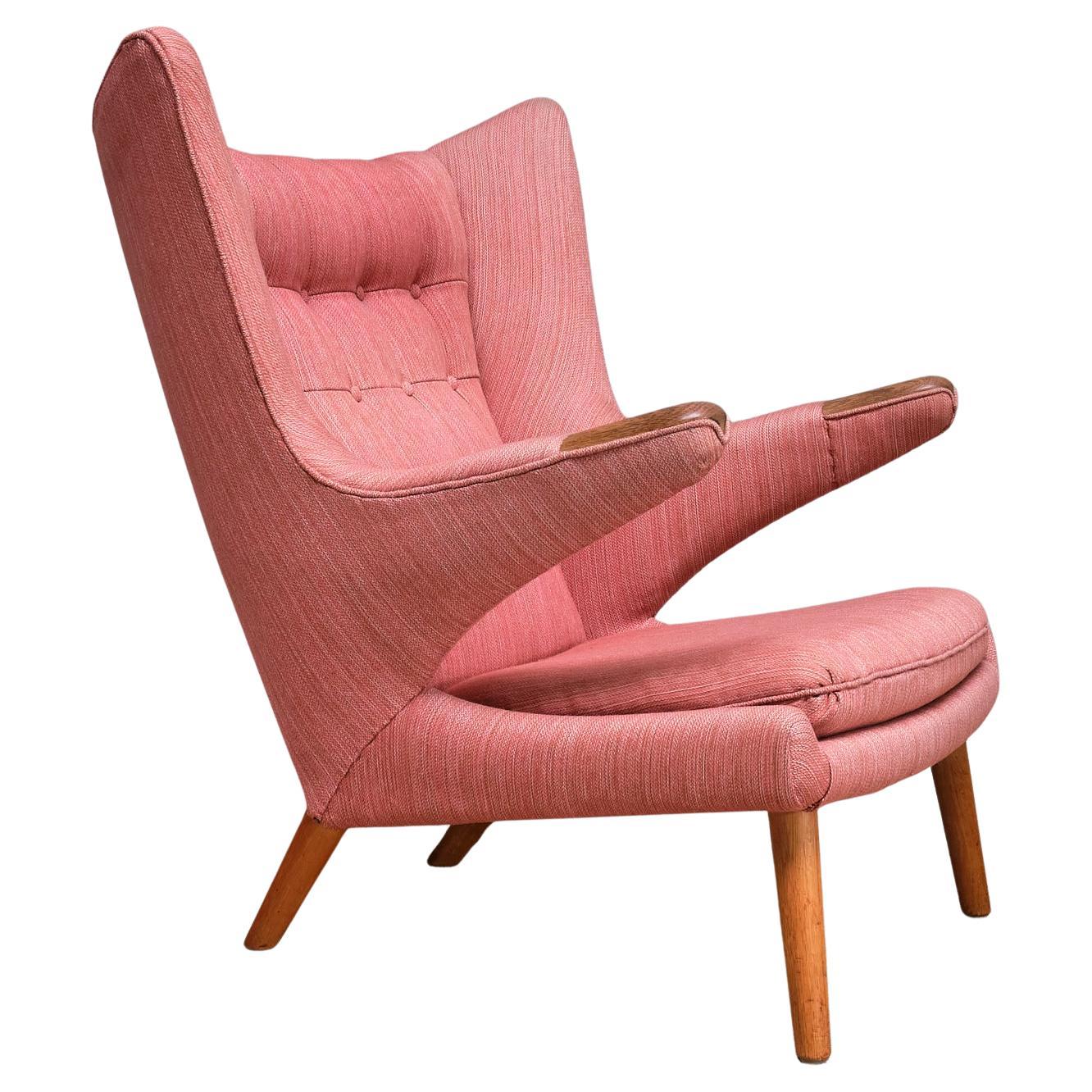 How can you tell if a Wishbone chair is real?