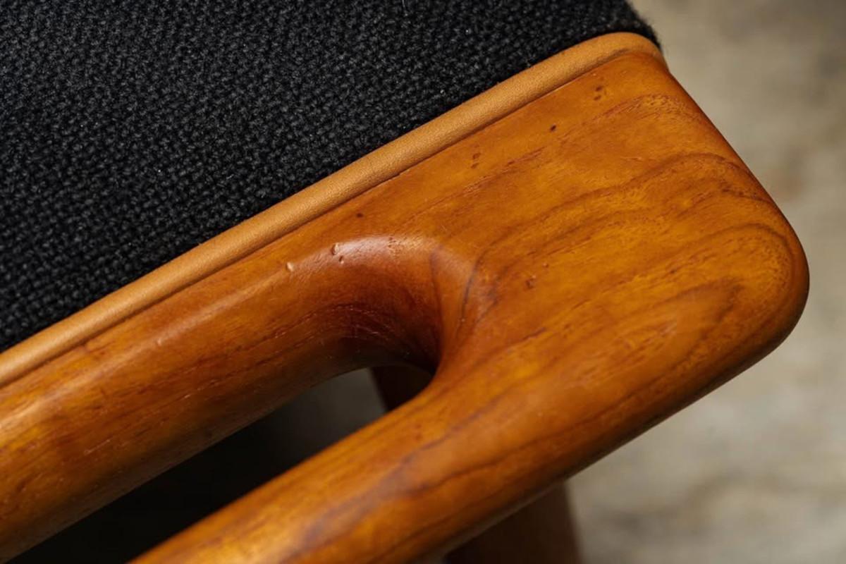 Teak Sedia Hans J. Wegner AP19 Papa Bear e ottomana AP29 per A.P. Rubato in vendita