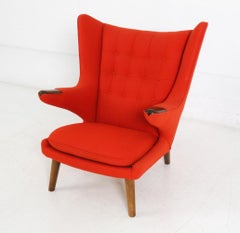 Hans J. Wegner „Papa Bear“-Stuhl mit orangefarbenem Hallingdal-Bezug