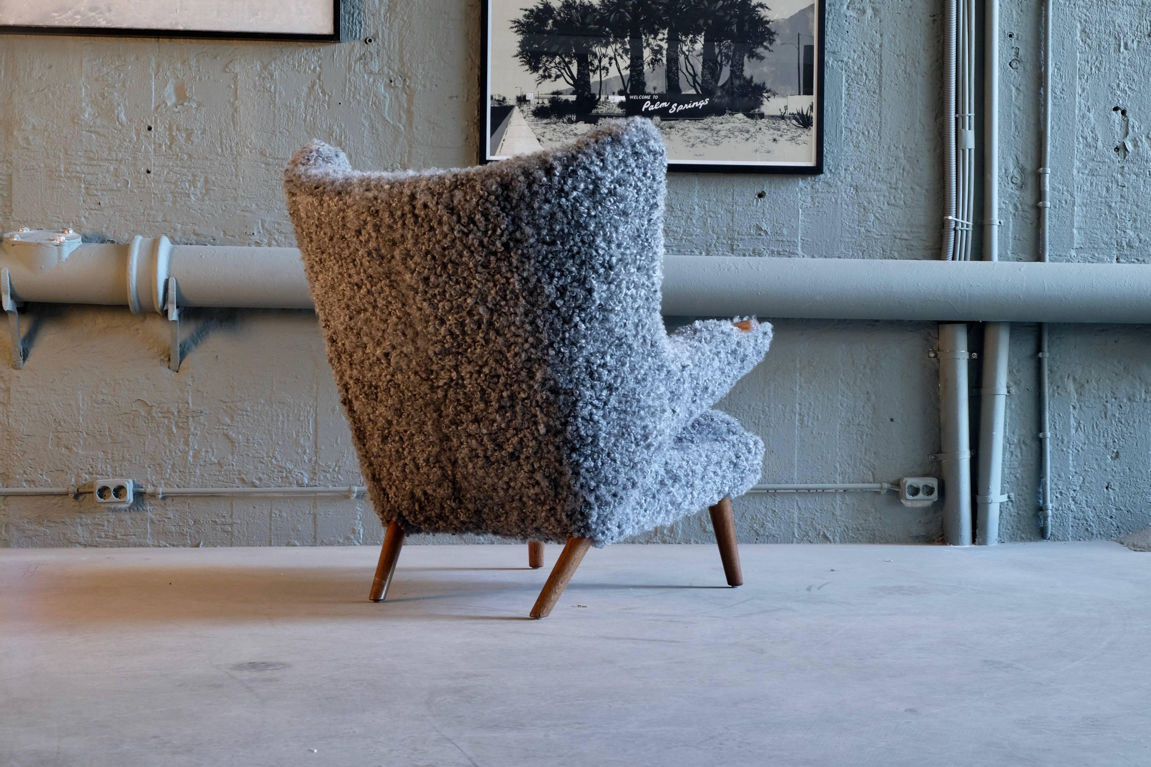 Upholstered in natural colored sheepskin.
Great condition. Produced by A.P. Stolen in Denmark.
