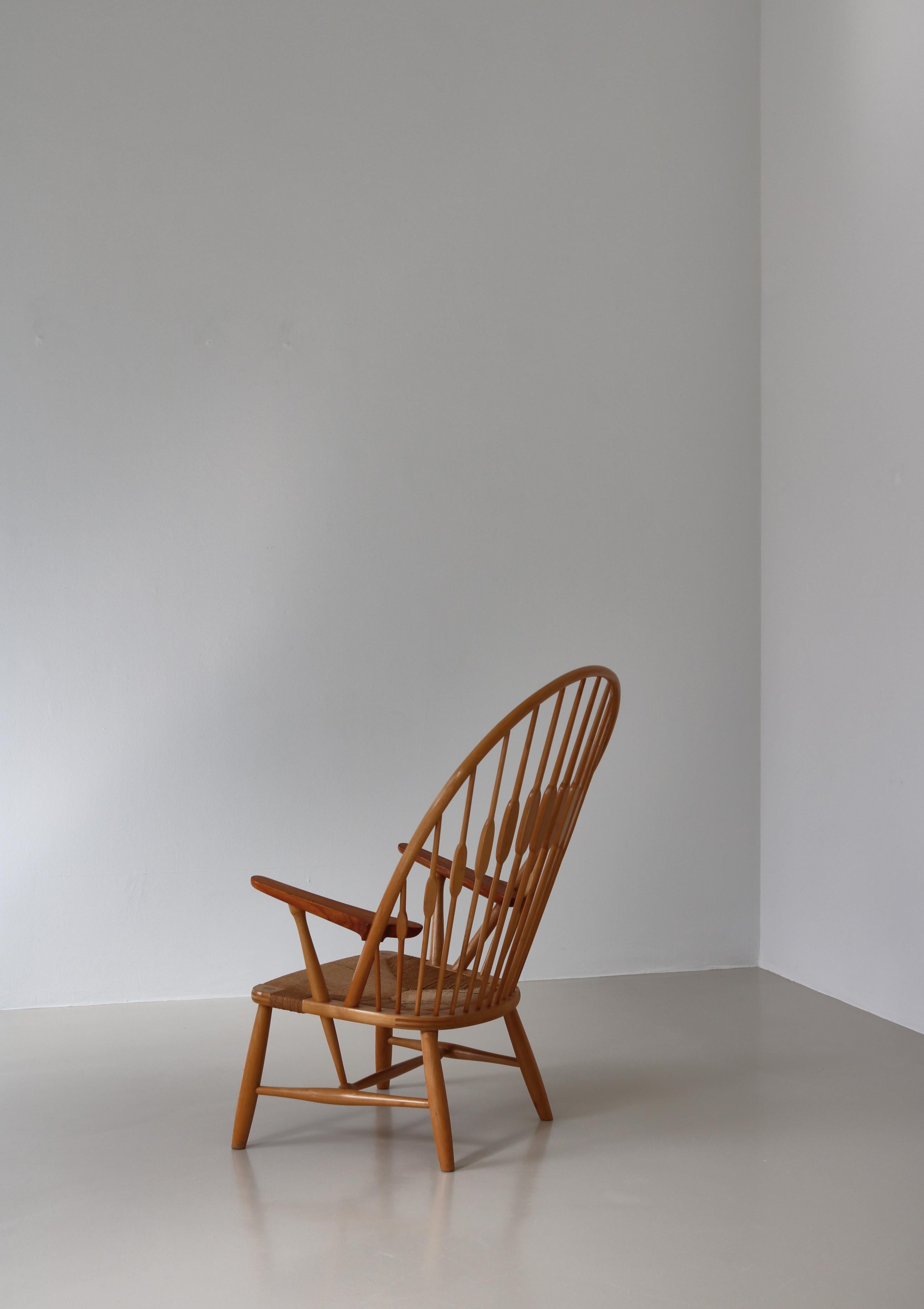 Hans J. Wegner Pfauenstuhl aus Esche und Teakholz, Johannes Hansen, Dänemark, 1960er Jahre  (Dänisch) im Angebot