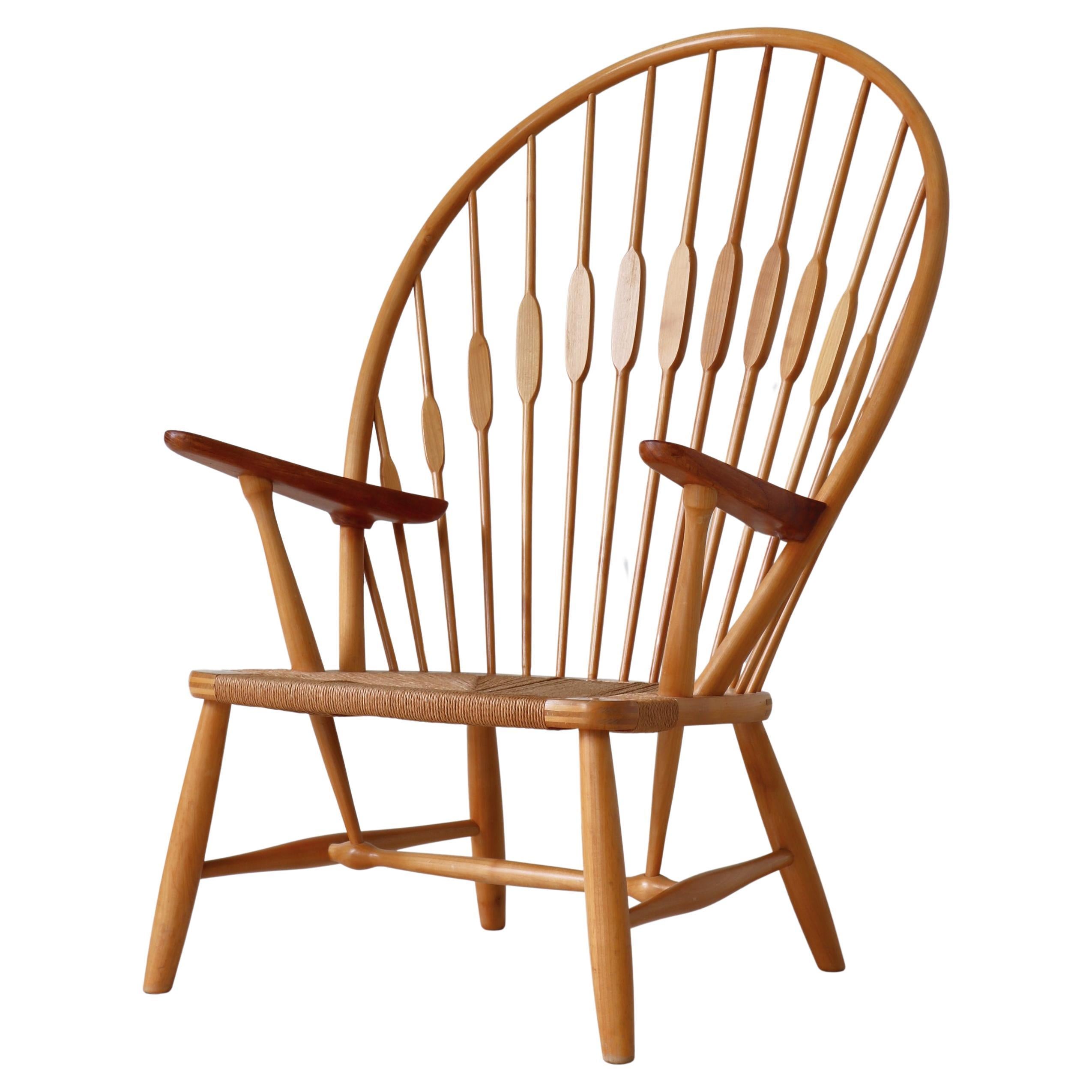 Hans J. Wegner Pfauenstuhl aus Esche und Teakholz, Johannes Hansen, Dänemark, 1960er Jahre  im Angebot