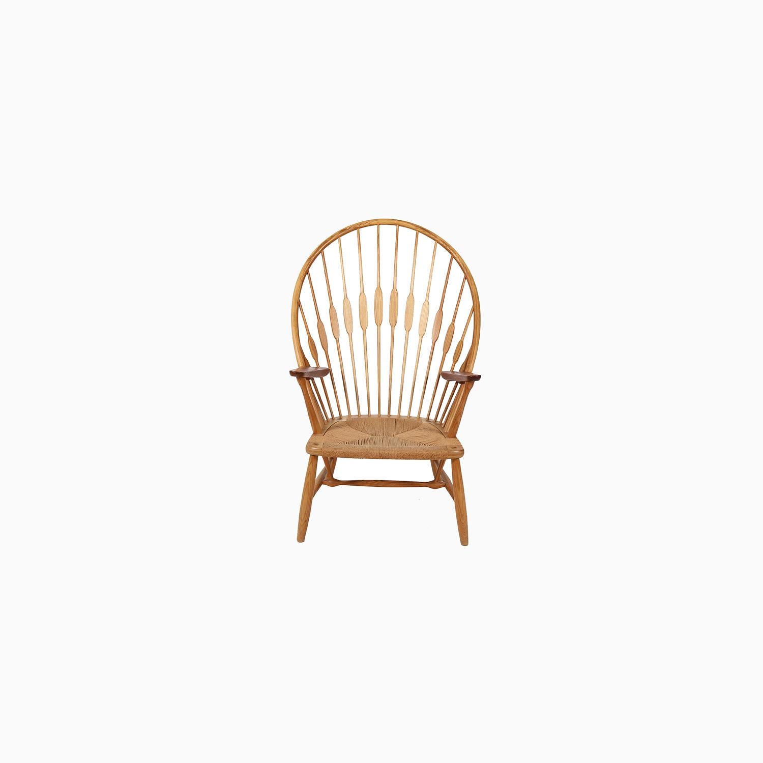 Une chaise longue emblématique conçue par Hans J. Wegner, connue sous le nom de 