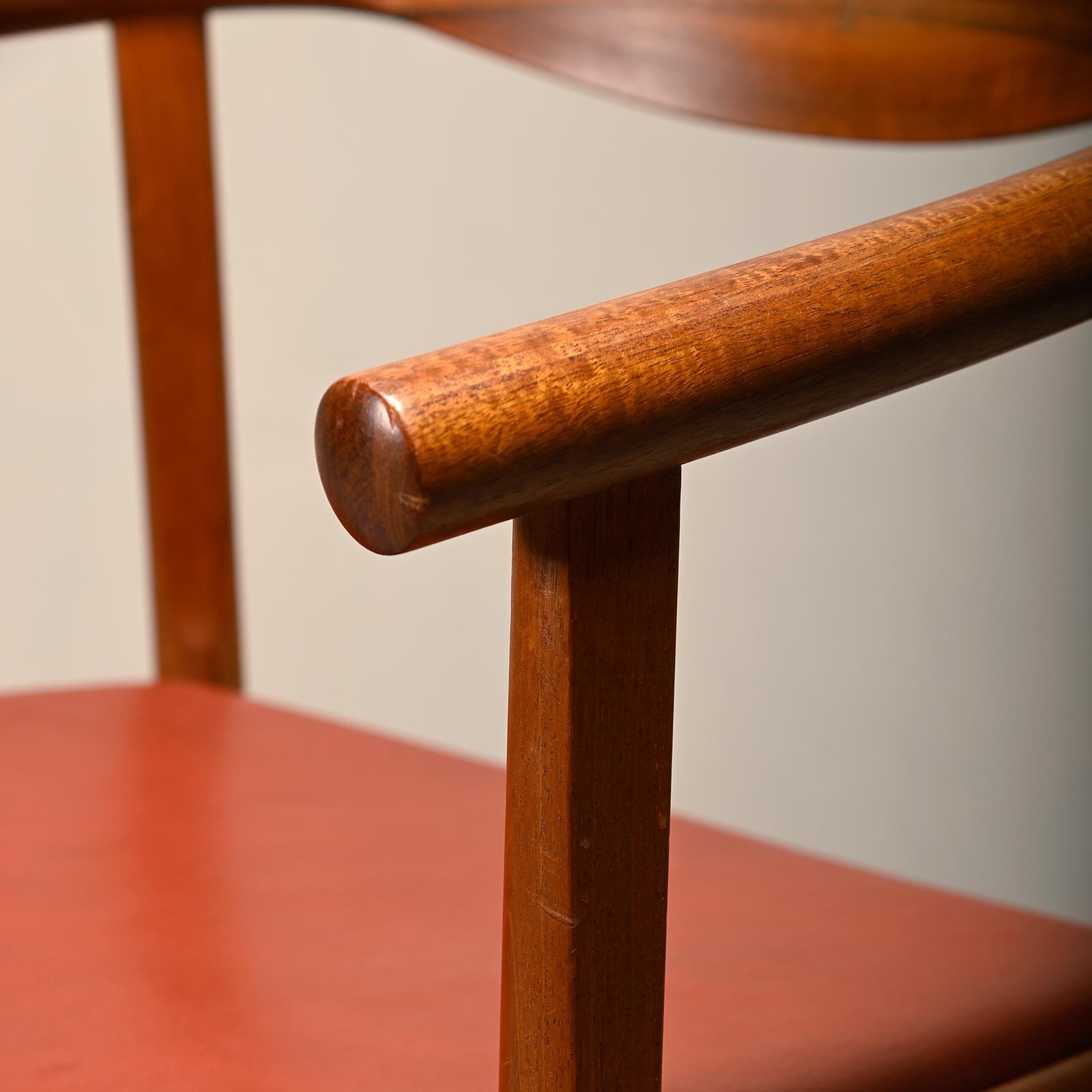 Hans J. Wegner PP203 Esszimmerstühle in Mahagoni und rotem Leder für PP Møbler im Angebot 7