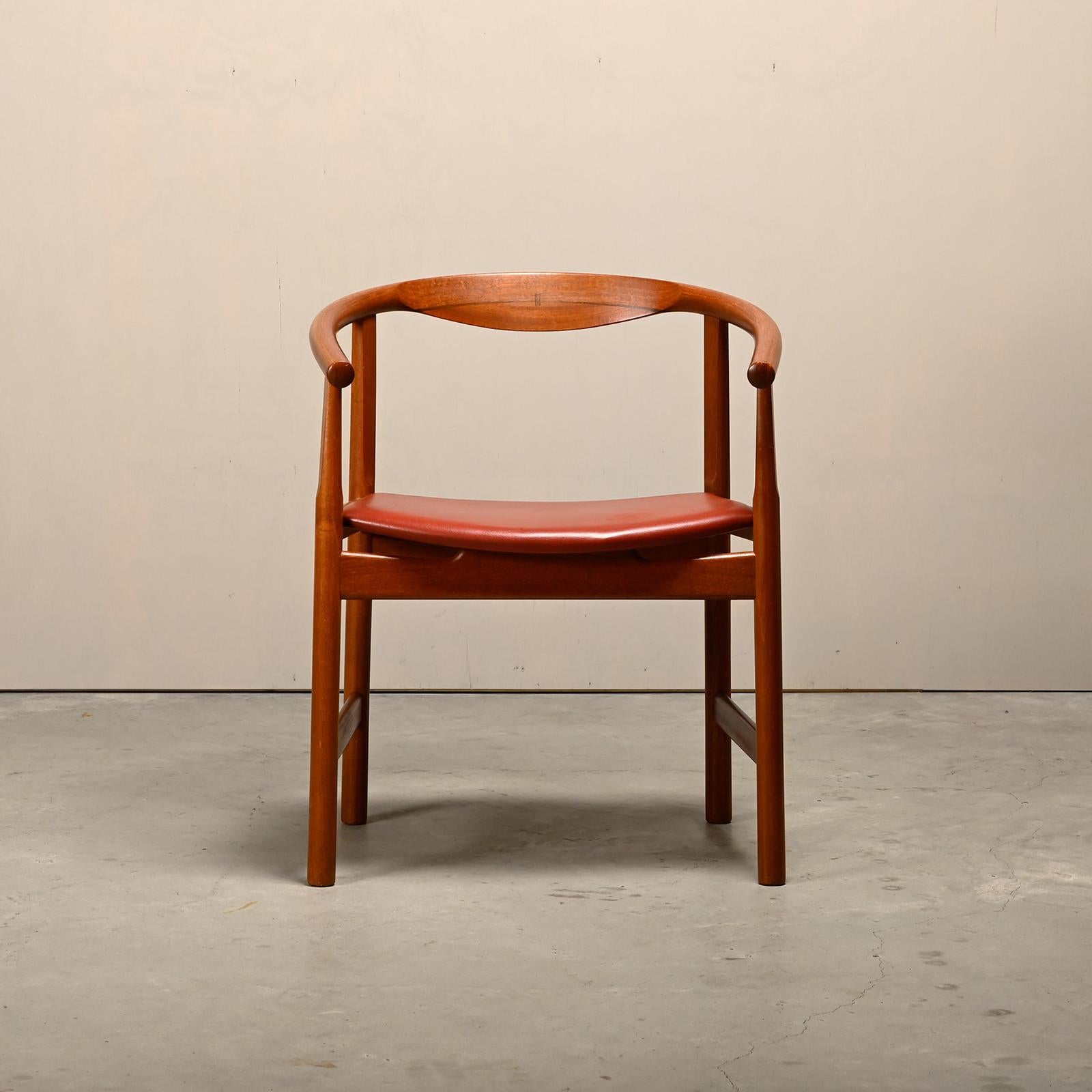 Hans J. Wegner PP203 Esszimmerstühle in Mahagoni und rotem Leder für PP Møbler (Skandinavische Moderne) im Angebot