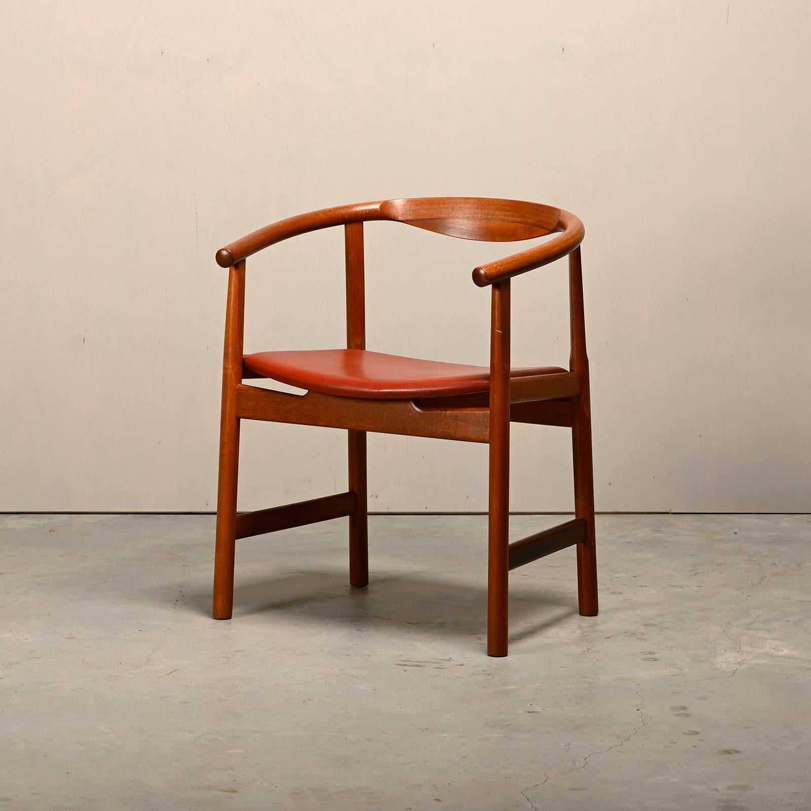 Hans J. Wegner PP203 Esszimmerstühle in Mahagoni und rotem Leder für PP Møbler im Angebot 2