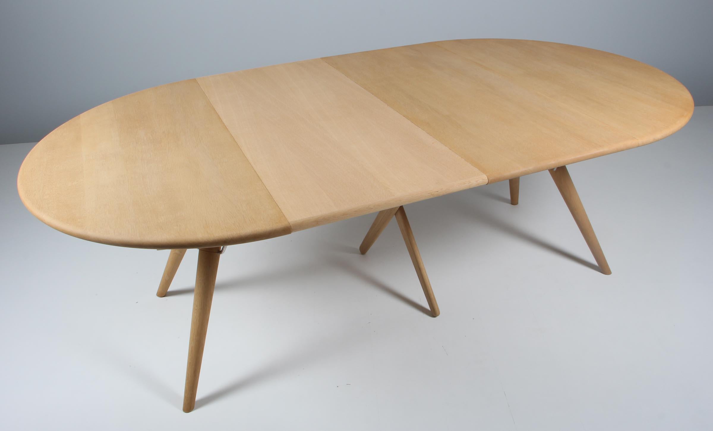 Hans J. Wegner PP75 Circular Dining Table in Solid Oak, Denmark 2000s 4