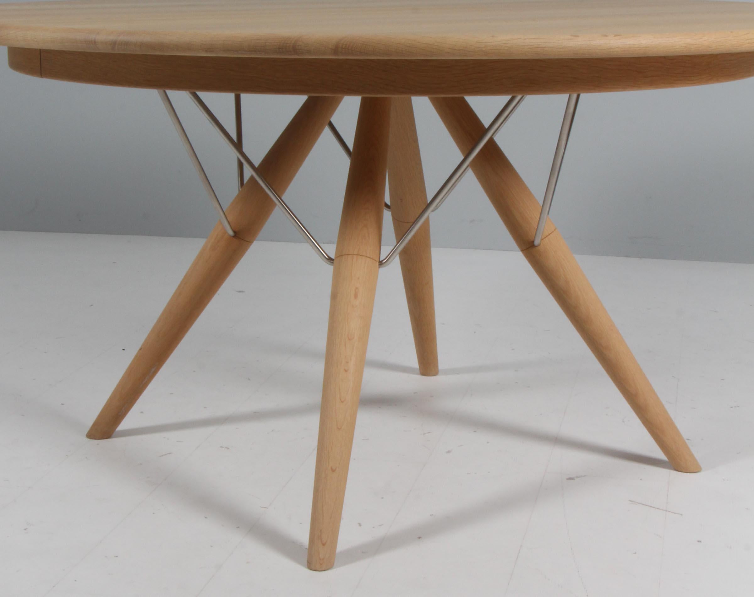 Hans J. Wegner PP75 Circular Dining Table in Solid Oak, Denmark 2000s In Excellent Condition In Esbjerg, DK
