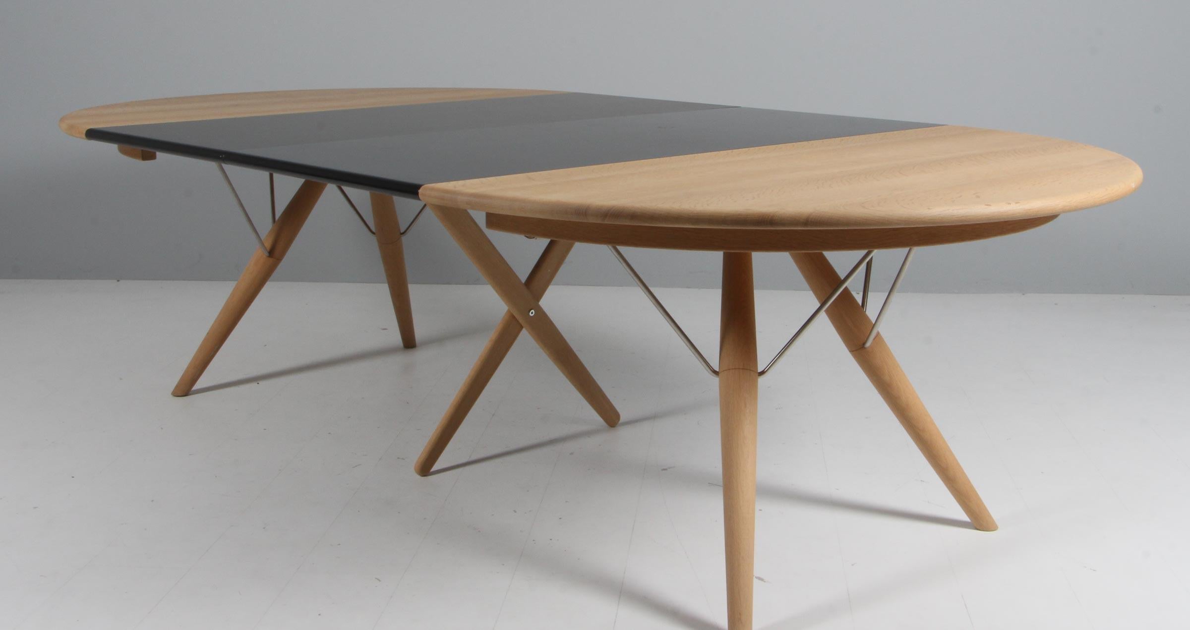 Hans J. Wegner PP75 Circular Dining Table in Solid Oak, Denmark 2000s 3