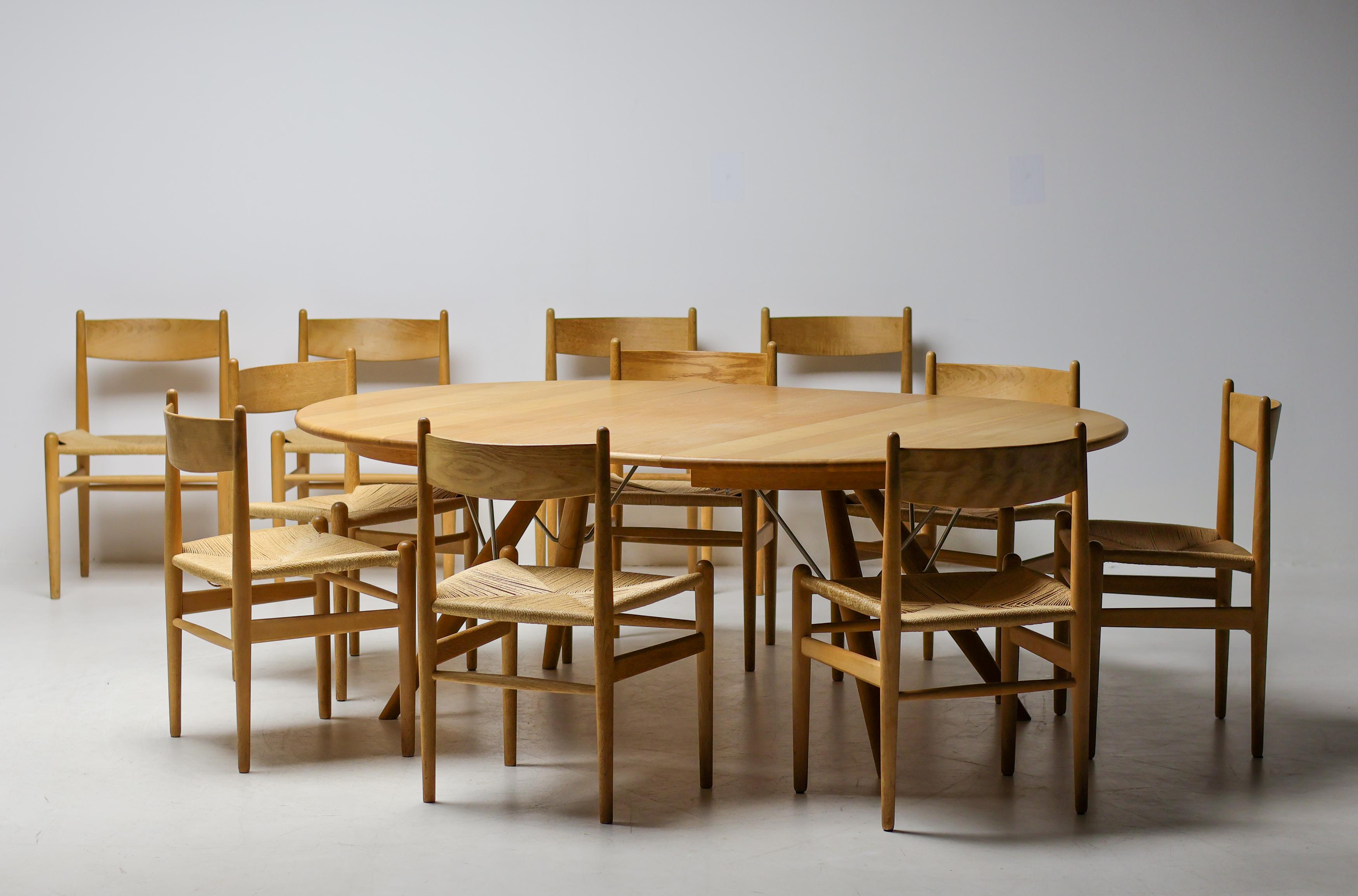 Hans J. Wegner PP75 Extendable Dining Table in Oak In Good Condition For Sale In Dronten, NL