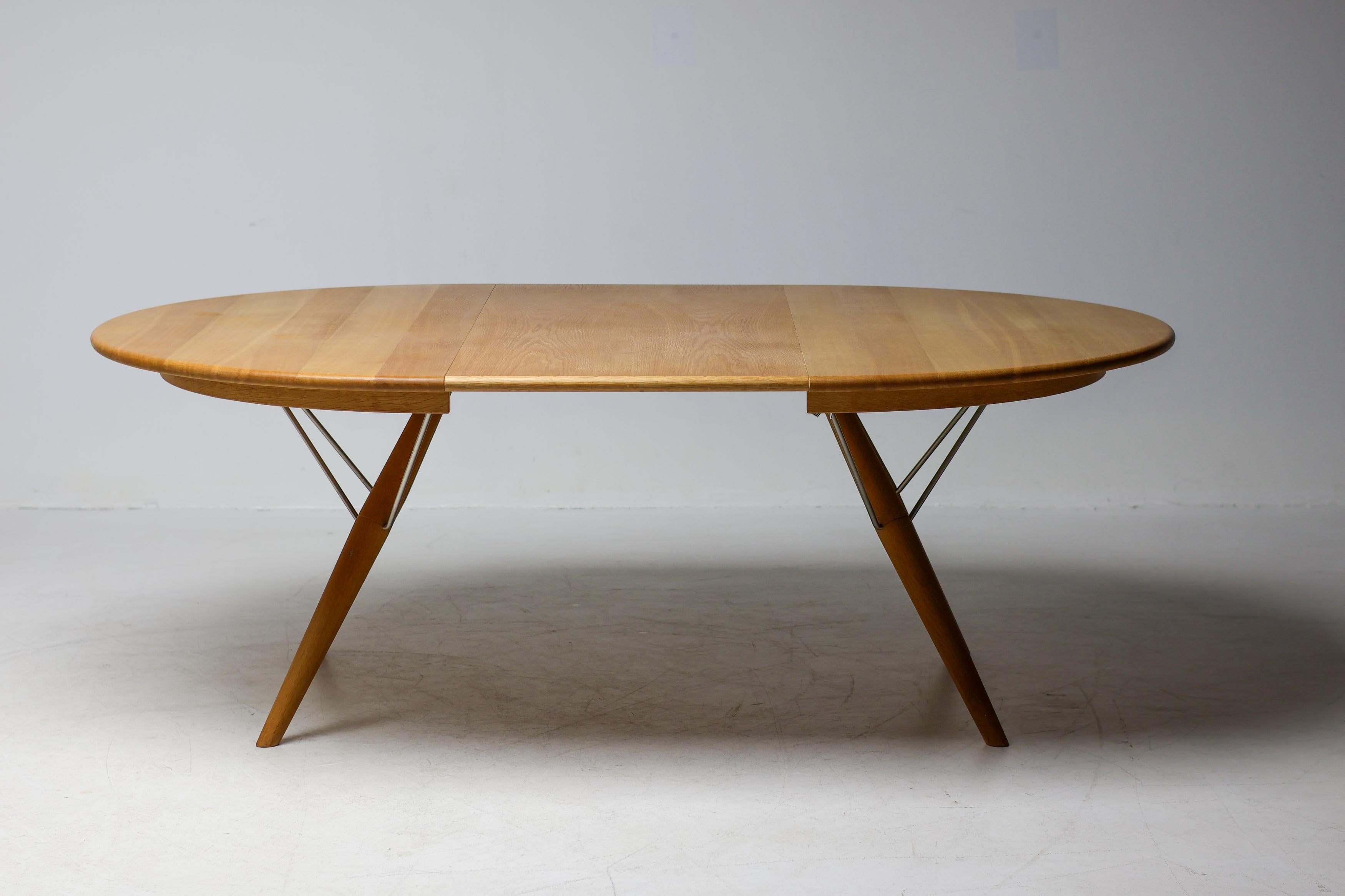 20th Century Hans J. Wegner PP75 Extendable Dining Table in Oak For Sale