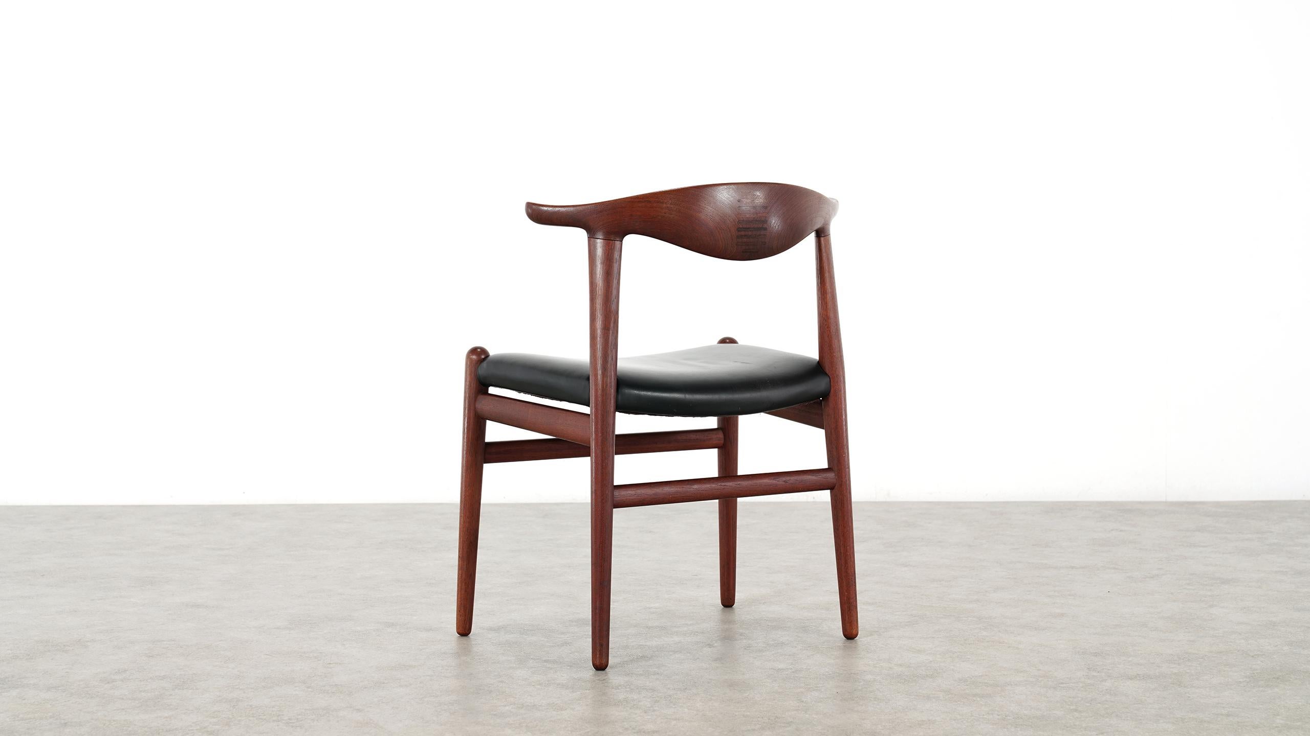 Leather Hans J. Wegner Rare Cowhorn Chair in Teak, 1952 for Johannes Hansen, Denmark