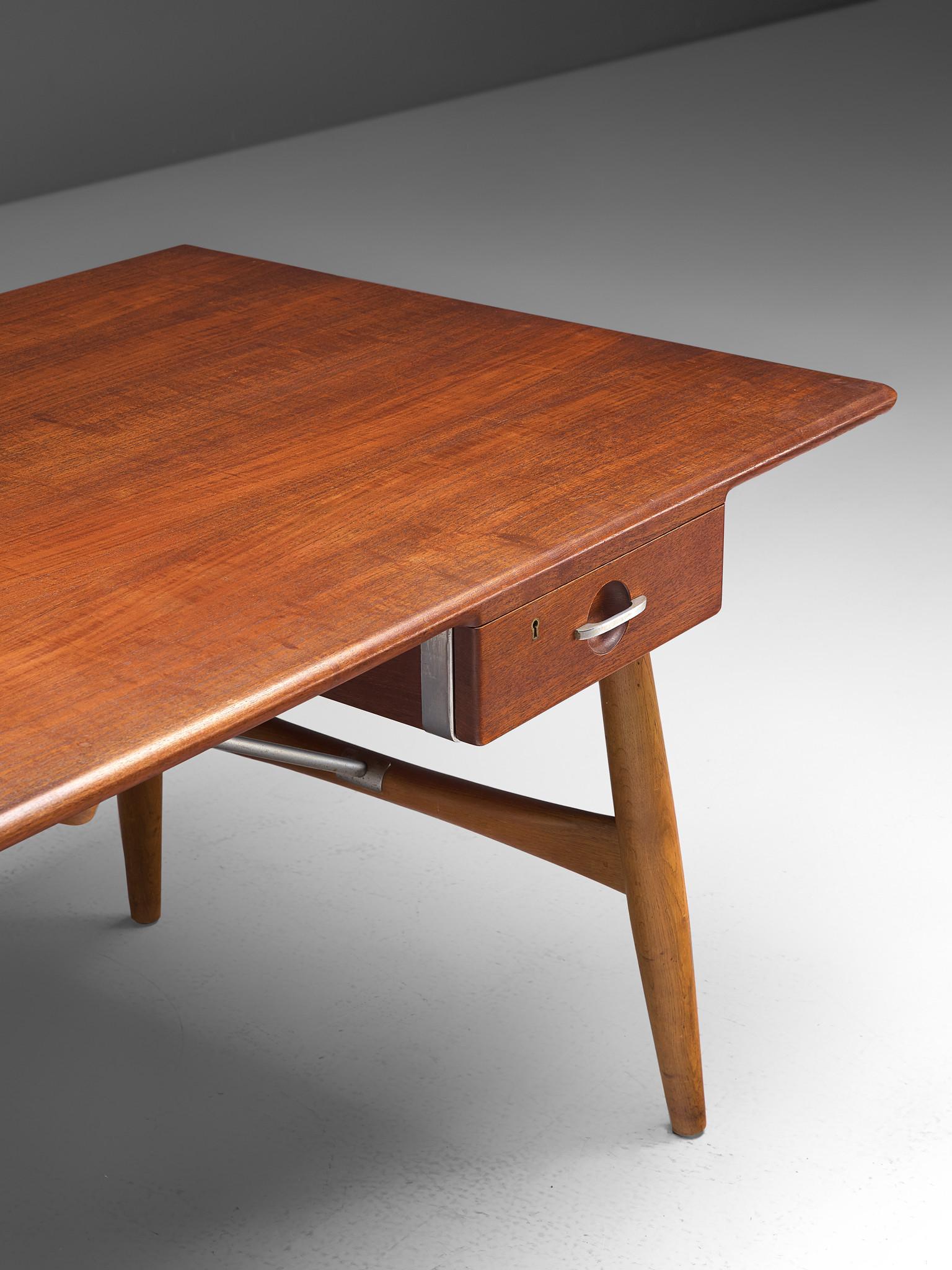 Hans J. Wegner Rare Desk in Oak and Teak  For Sale 1