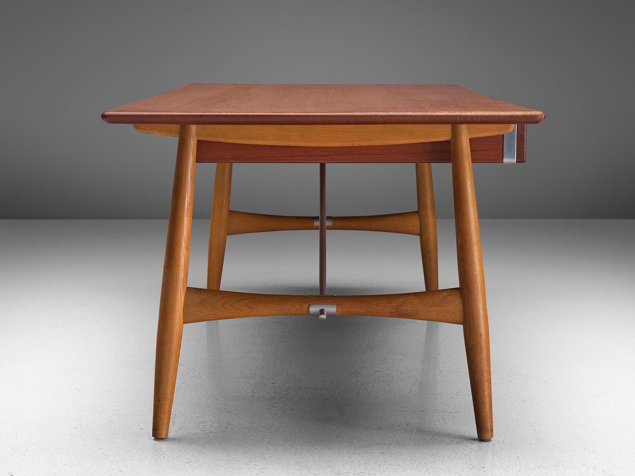 Hans J. Wegner Rare Desk in Oak and Teak  For Sale 2