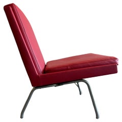 Hans J. Wegner Raro modelo AP 43 Sillón de aeropuerto sin brazos en piel roja