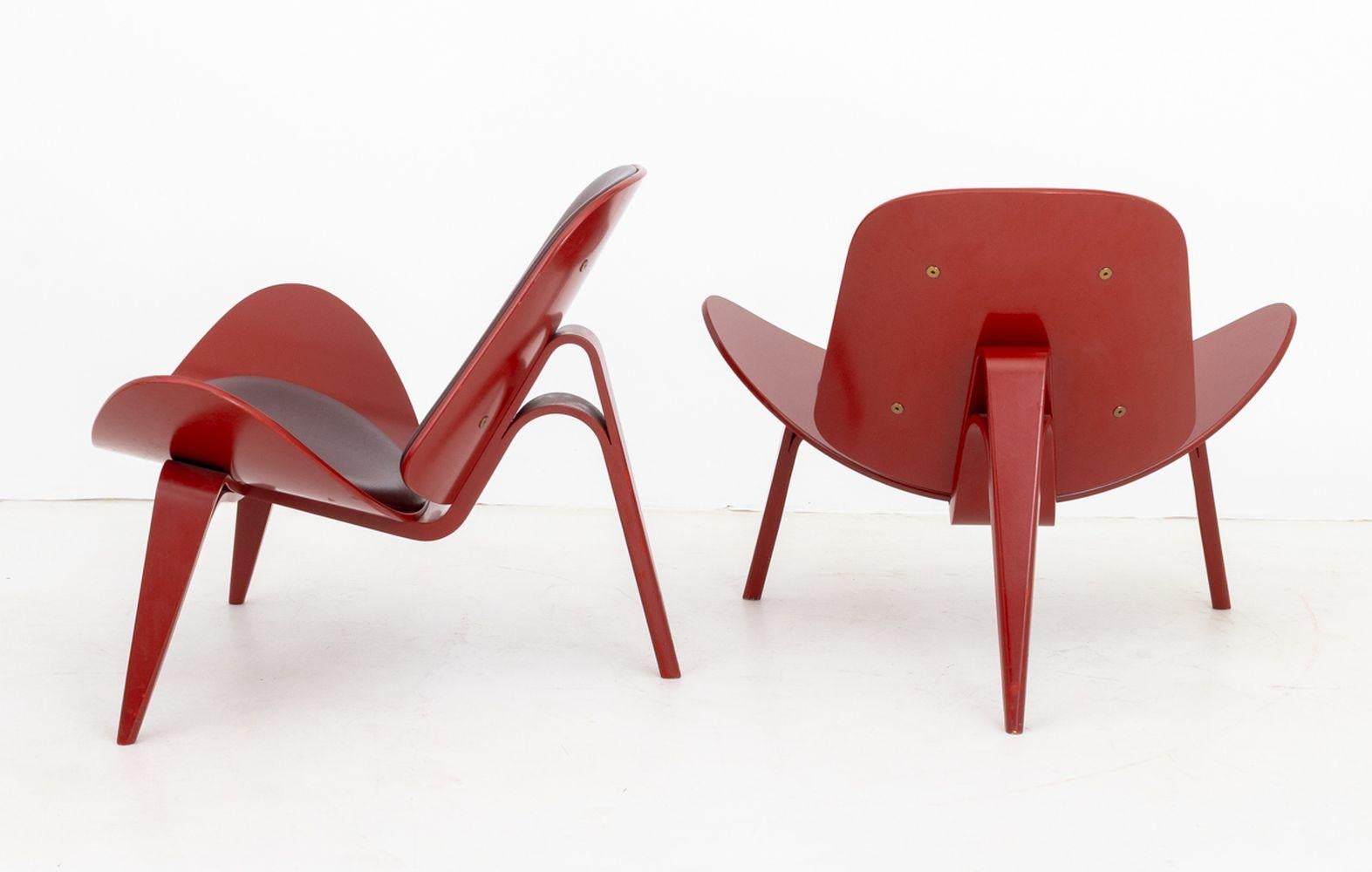 Laminato Sedie da salotto a conchiglia Hans J. Wegner rosse CH07, coppia in vendita