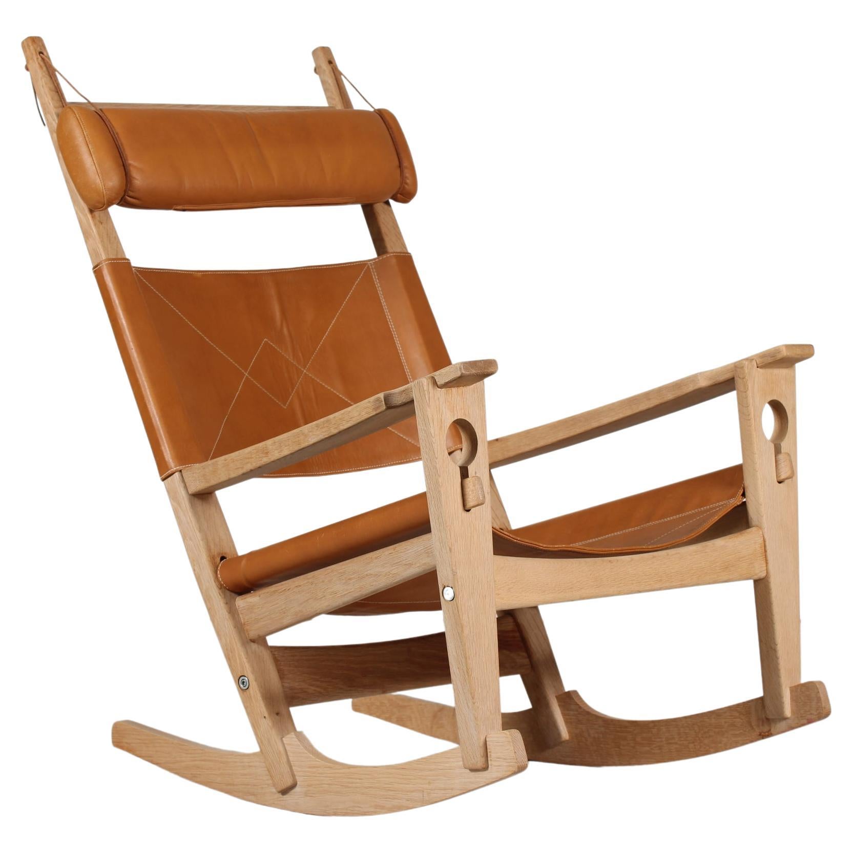 Hans J. Wegner Rocking Chair GE 673 "Nøglehullet" of Oak and Leather GETAMA 70s